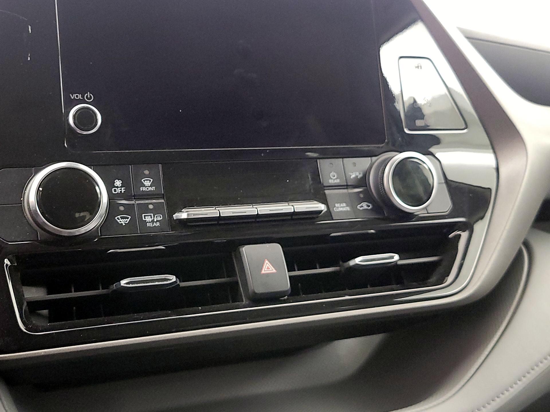 Thumbnail: 2023 Toyota Highlander - 16