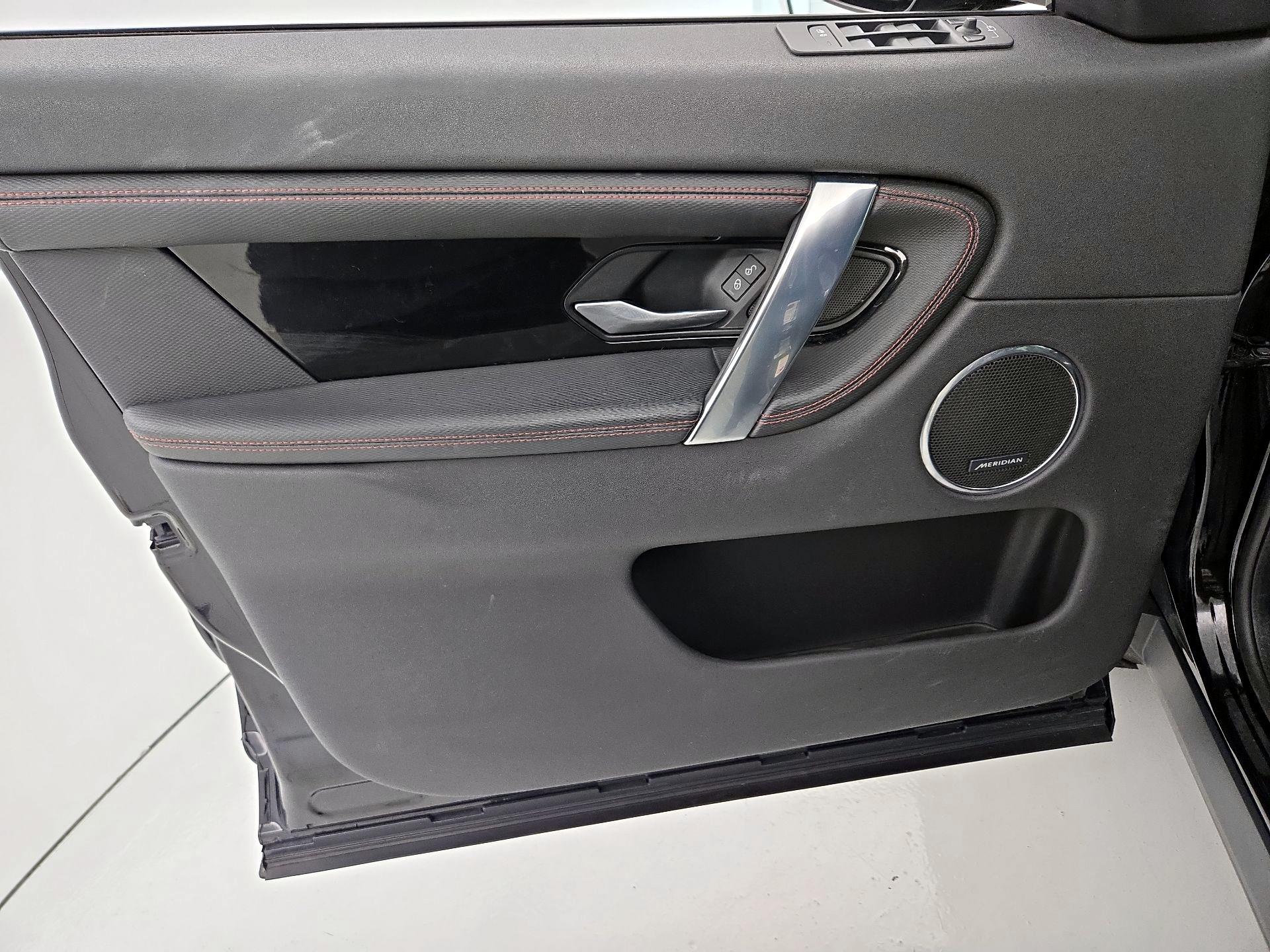 Thumbnail: 2020 Land Rover Discovery Sport - 12