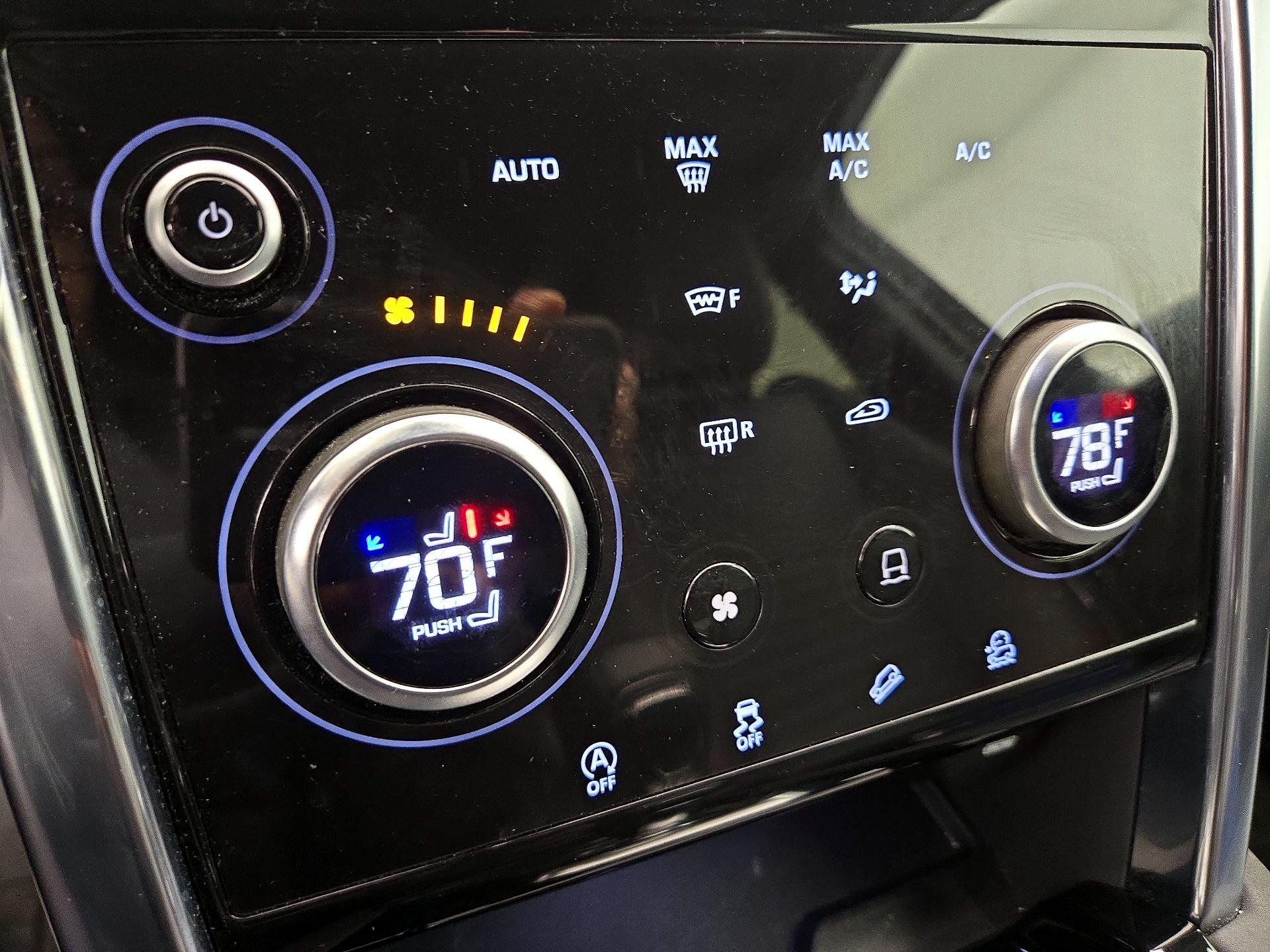 Thumbnail: 2020 Land Rover Discovery Sport - 17