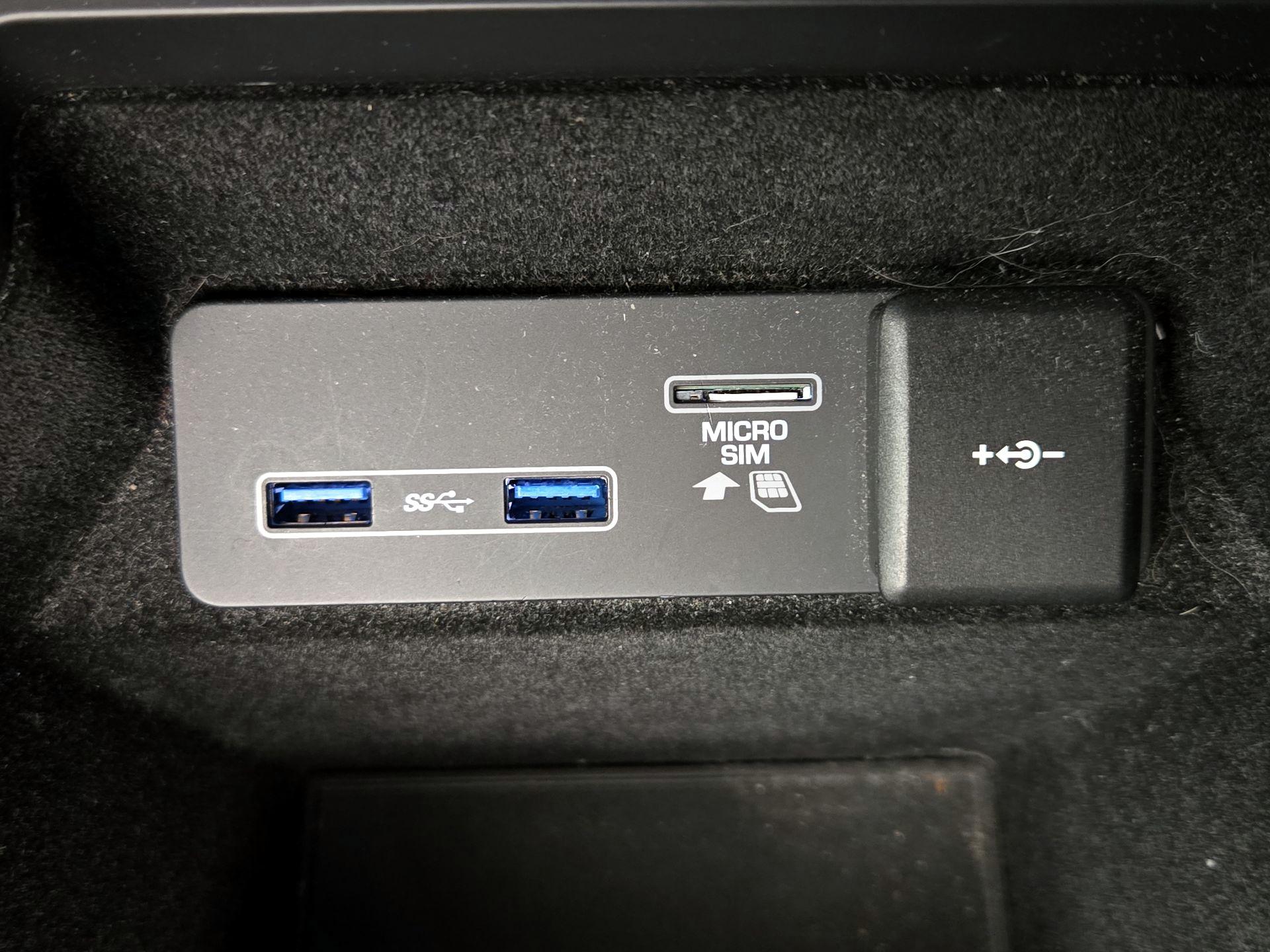 Thumbnail: 2020 Land Rover Discovery Sport - 19