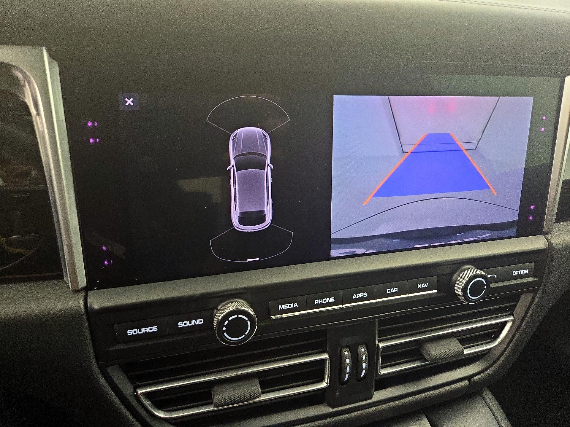 Thumbnail: 2021 Porsche Macan - 15