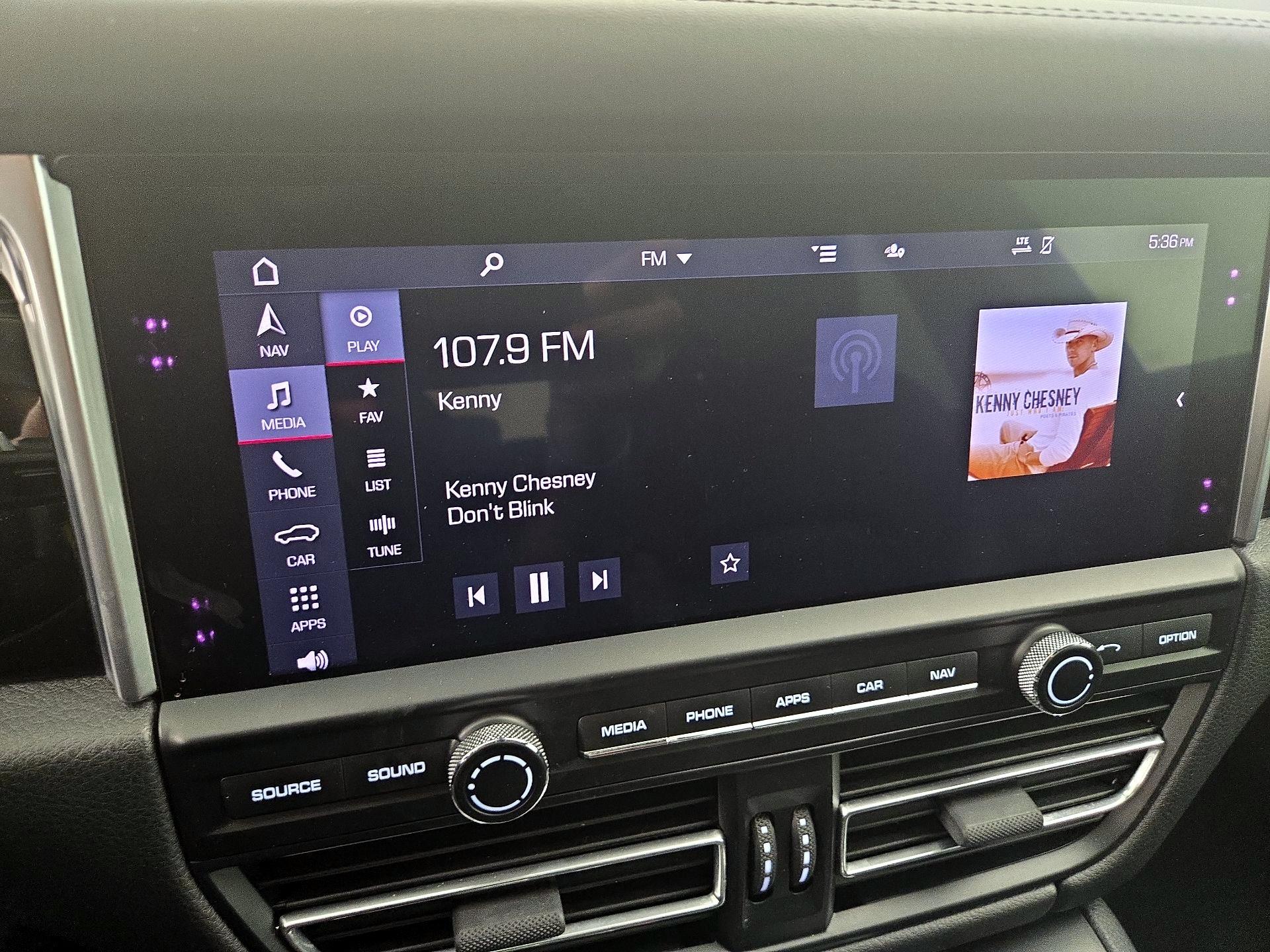 Thumbnail: 2021 Porsche Macan - 16