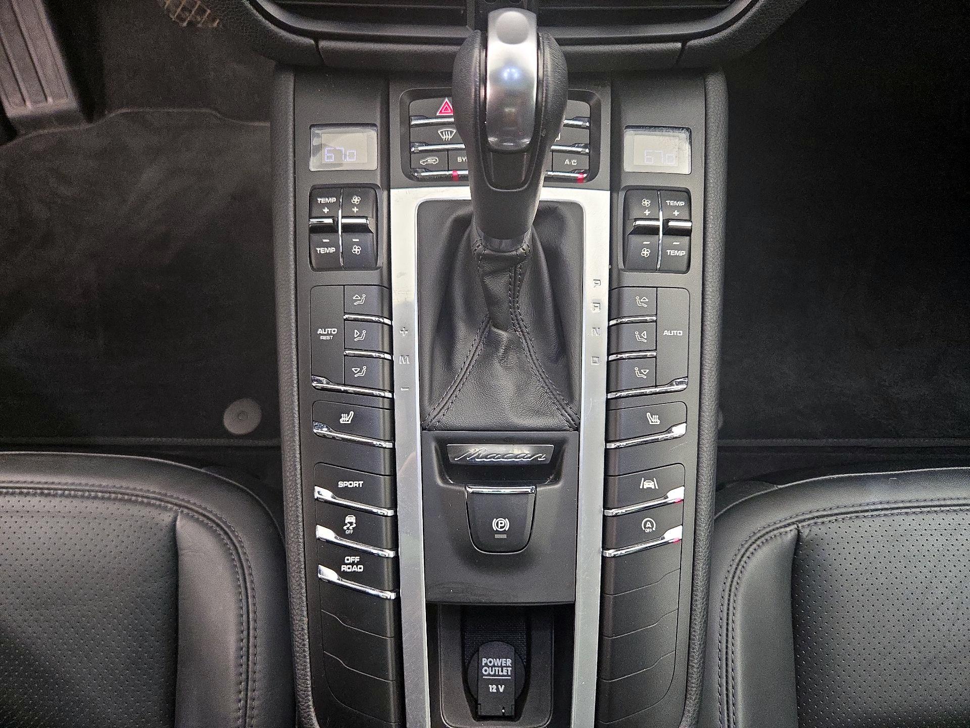 Thumbnail: 2021 Porsche Macan - 18