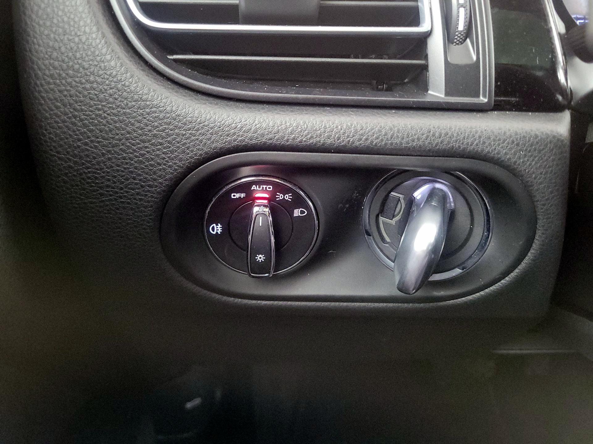 Thumbnail: 2022 Porsche Macan - 13