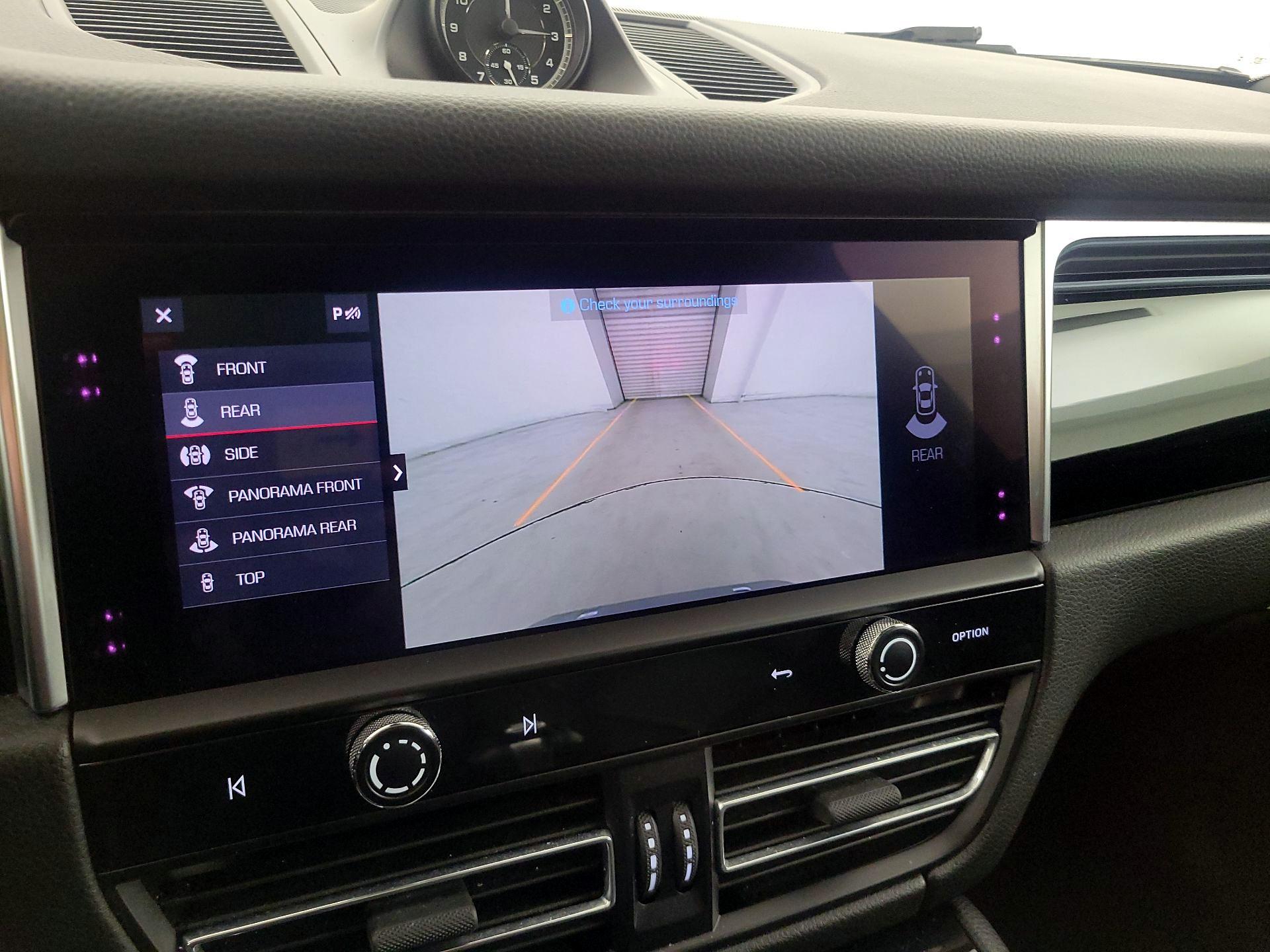 Thumbnail: 2022 Porsche Macan - 15