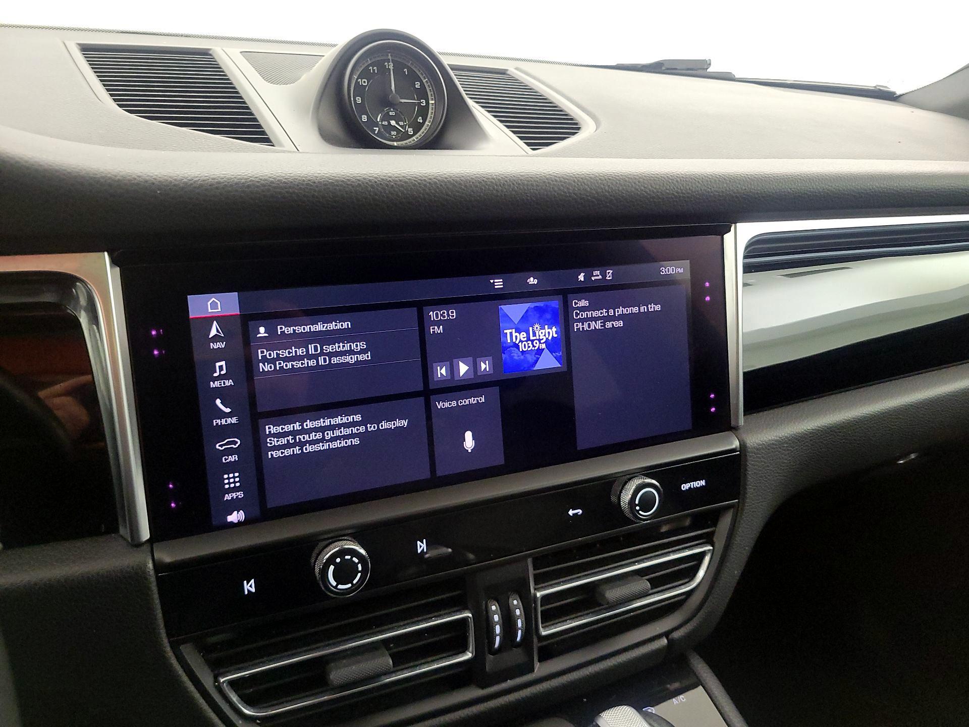 Thumbnail: 2022 Porsche Macan - 16