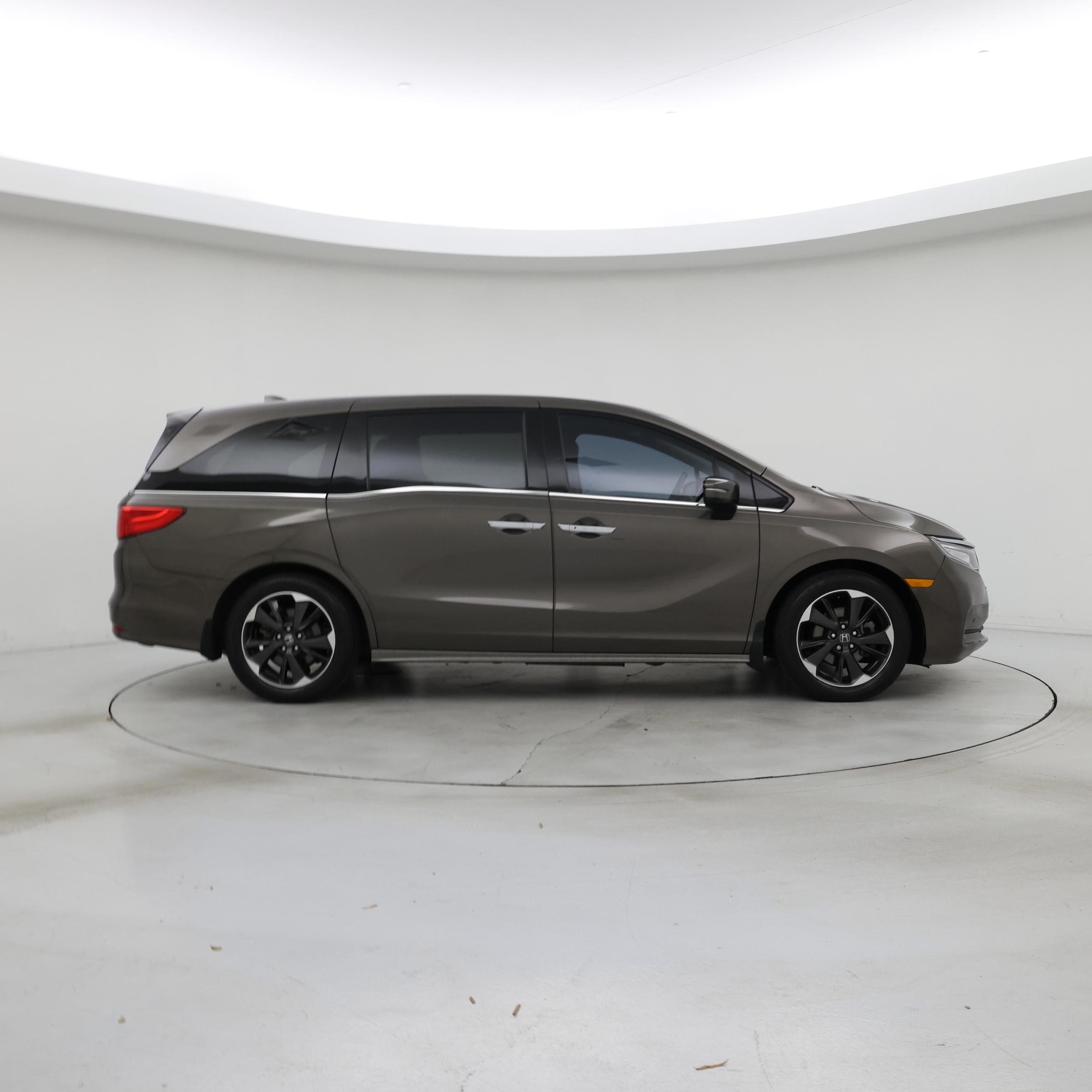 Thumbnail: 2023 Honda Odyssey - 7