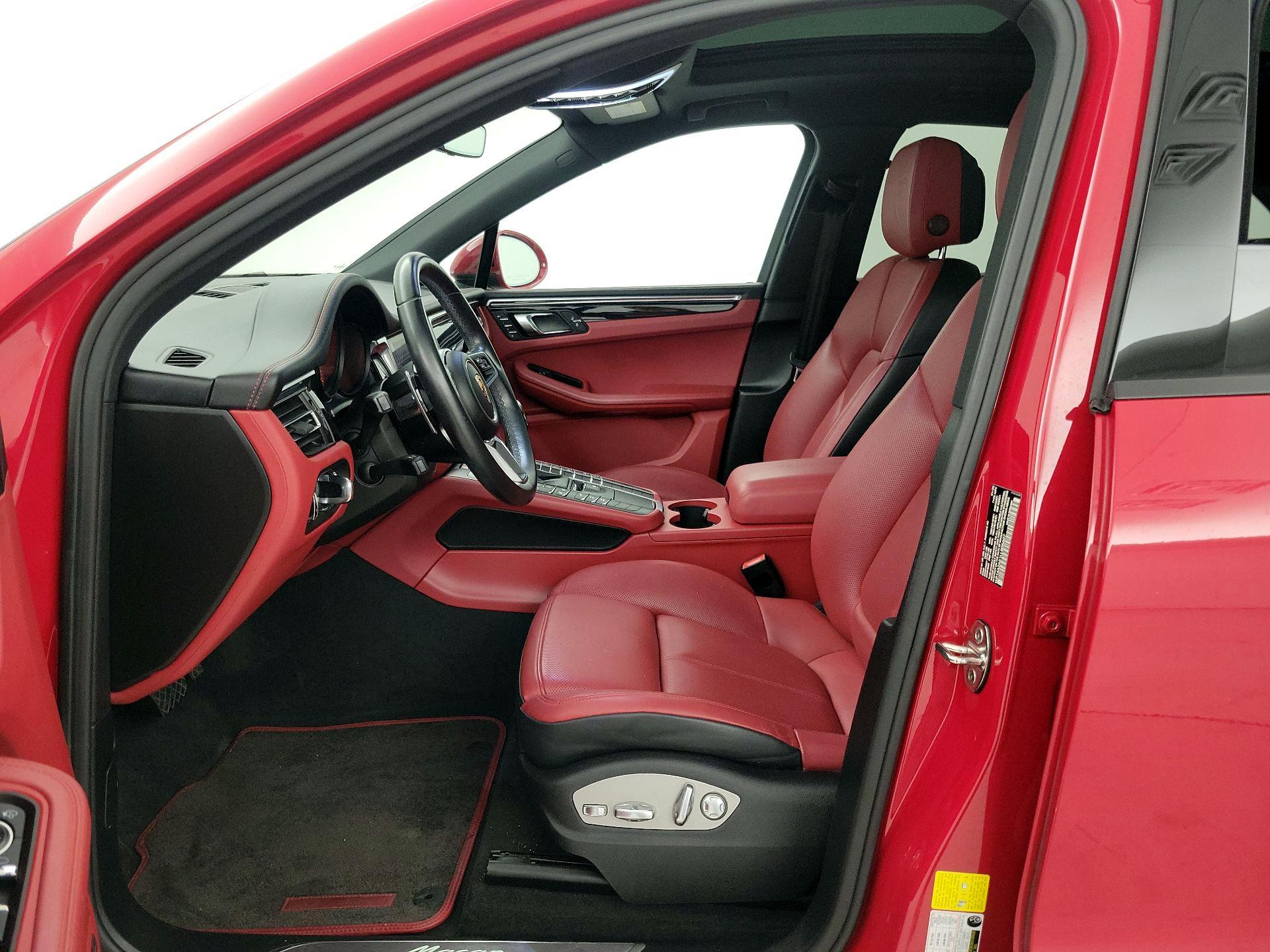 Thumbnail: 2020 Porsche Macan - 11