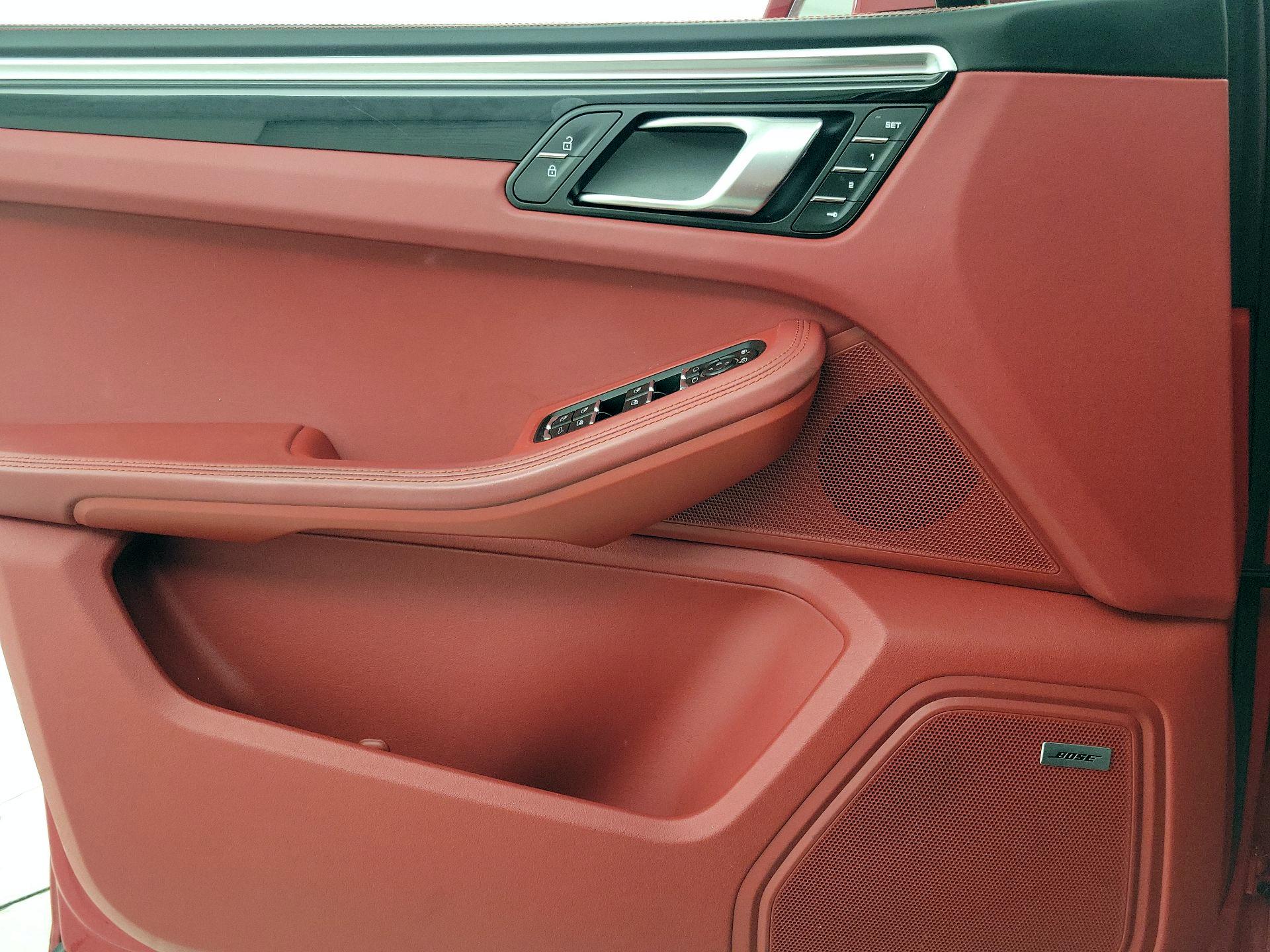 Thumbnail: 2020 Porsche Macan - 12