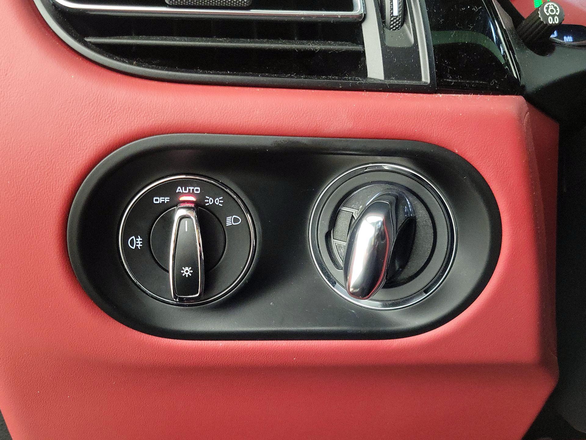 Thumbnail: 2020 Porsche Macan - 13