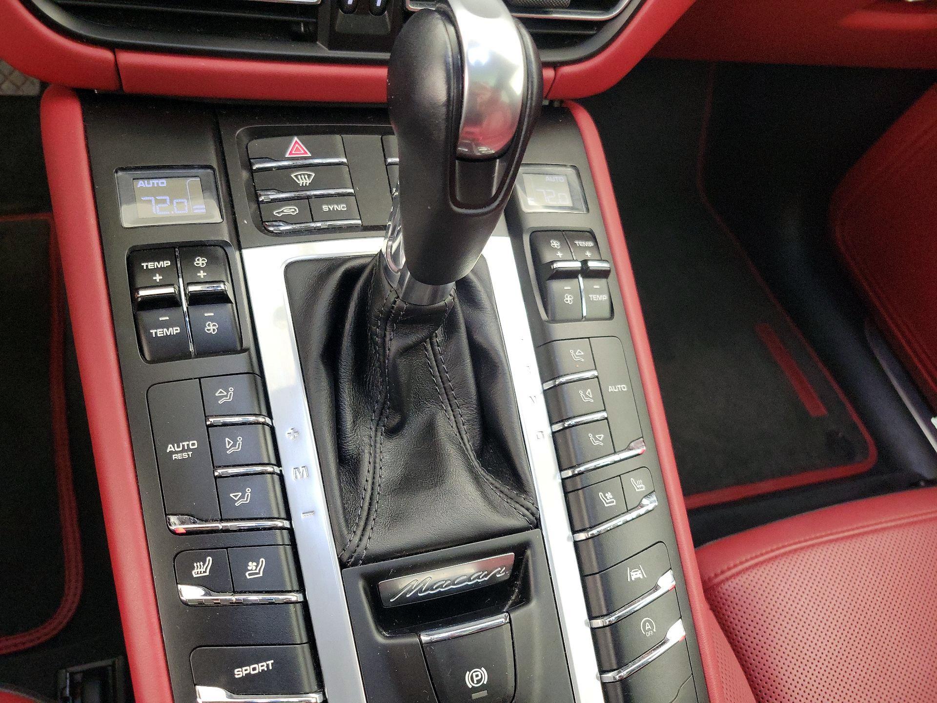 Thumbnail: 2020 Porsche Macan - 17