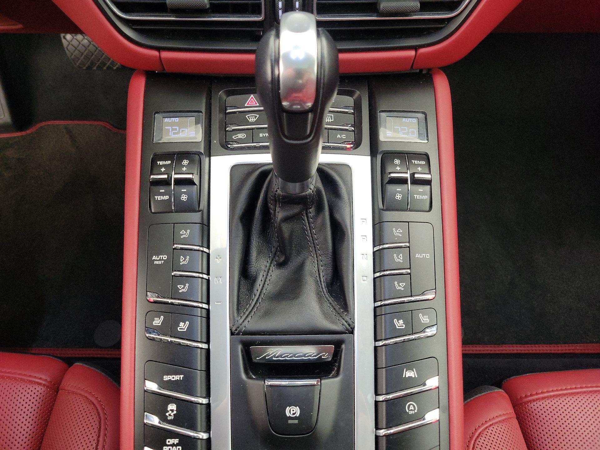 Thumbnail: 2020 Porsche Macan - 18