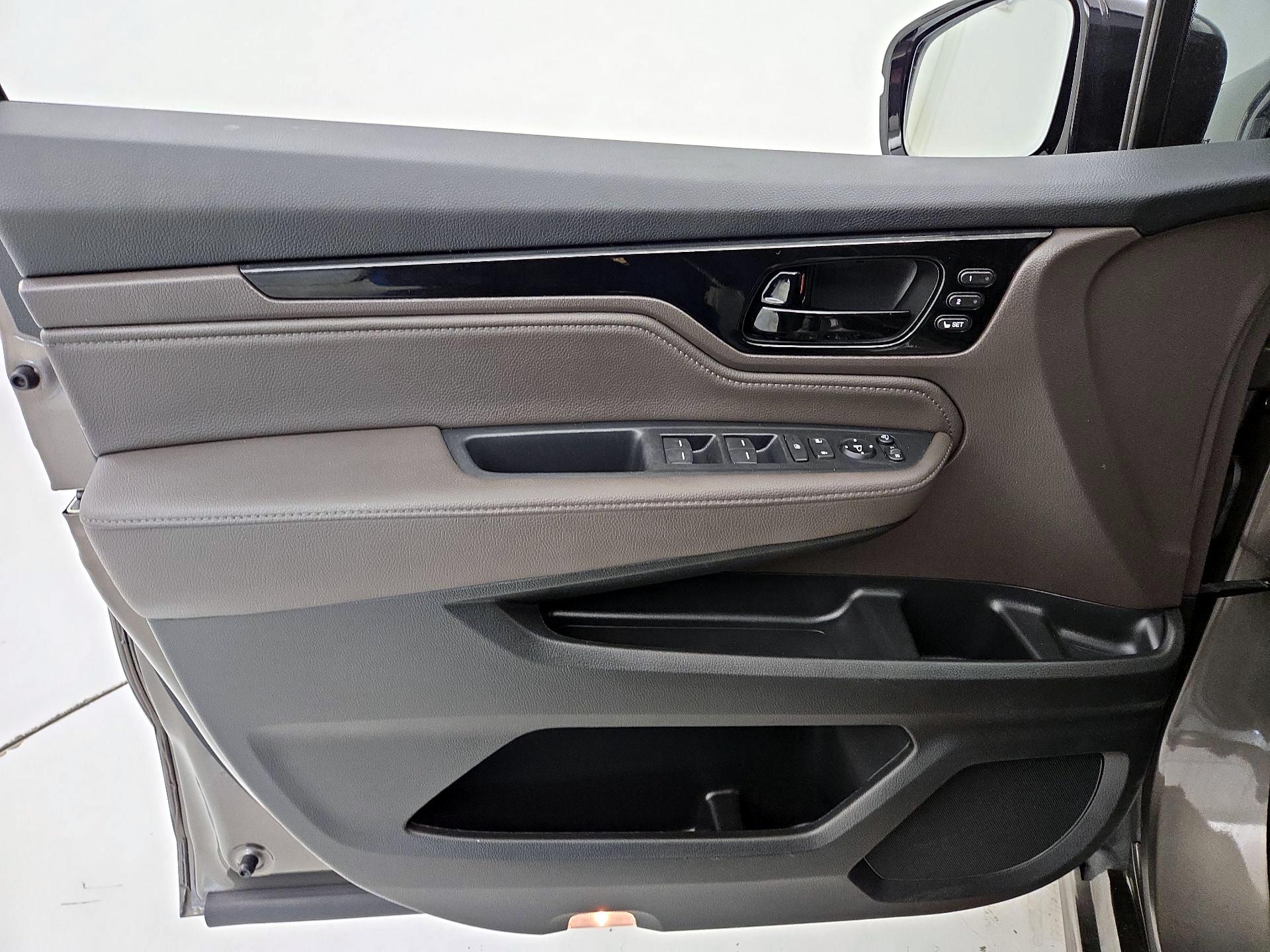 Thumbnail: 2023 Honda Odyssey - 12