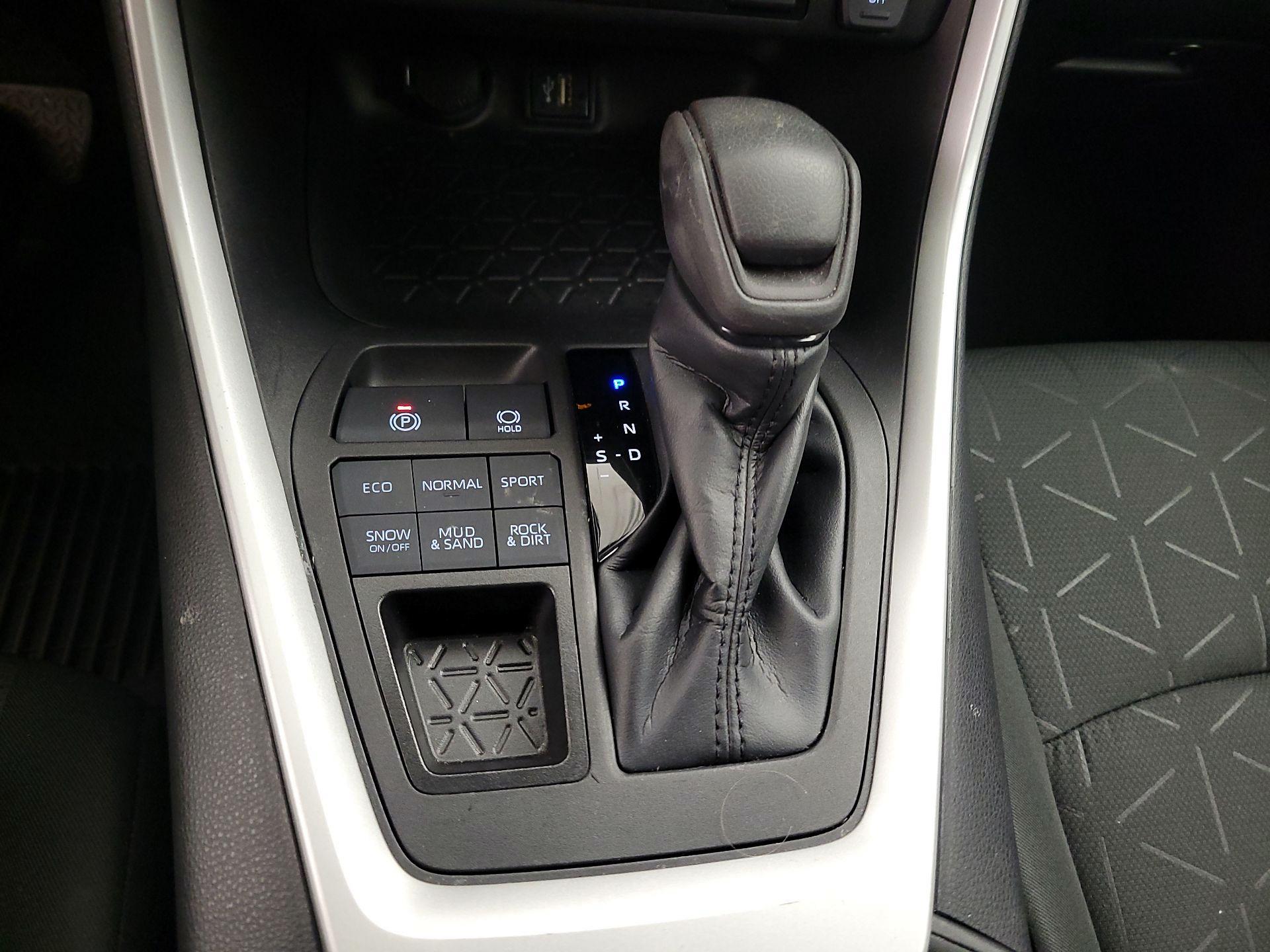 Thumbnail: 2023 Toyota RAV4 - 17