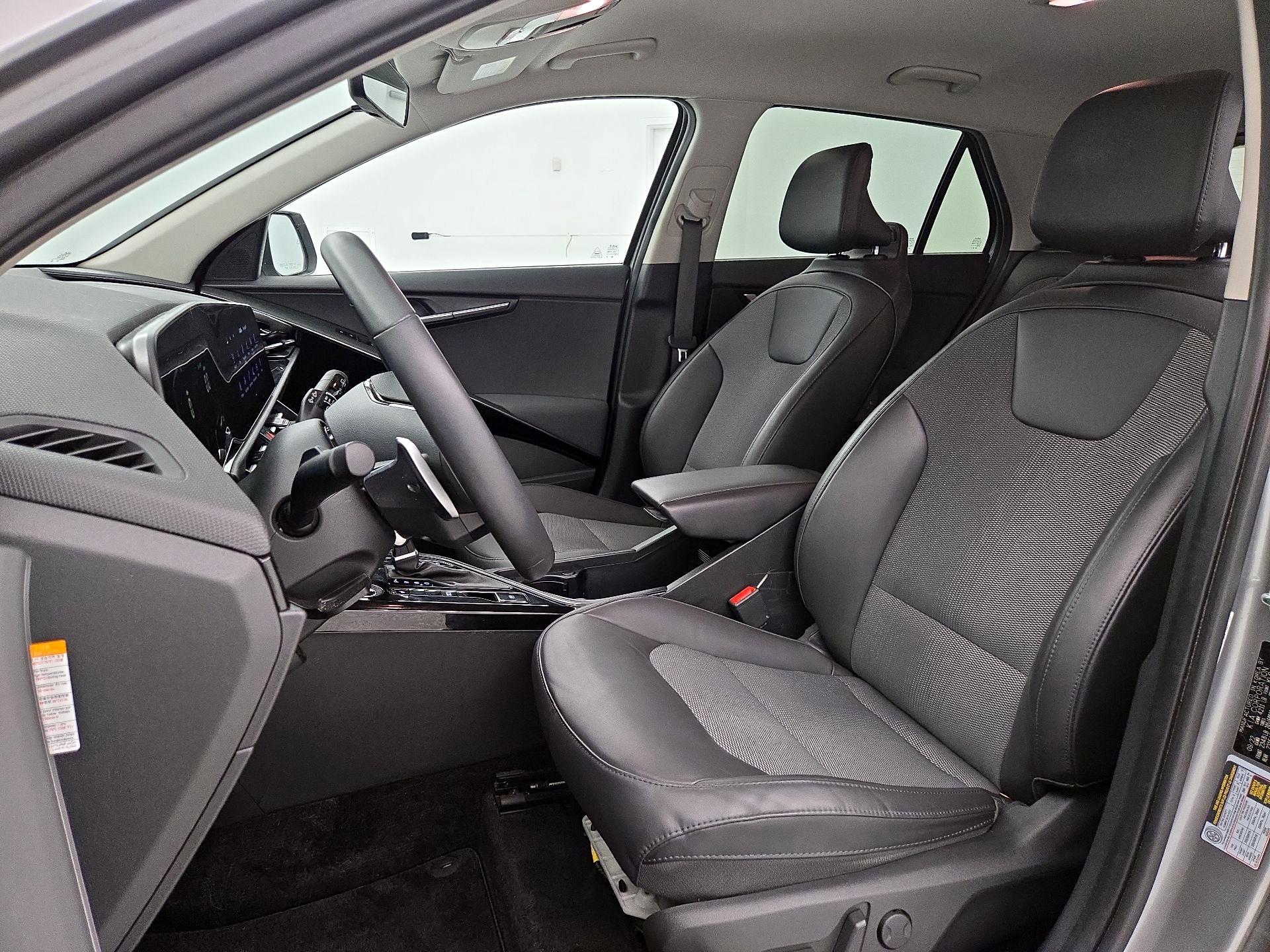 Thumbnail: 2023 Kia Niro - 11