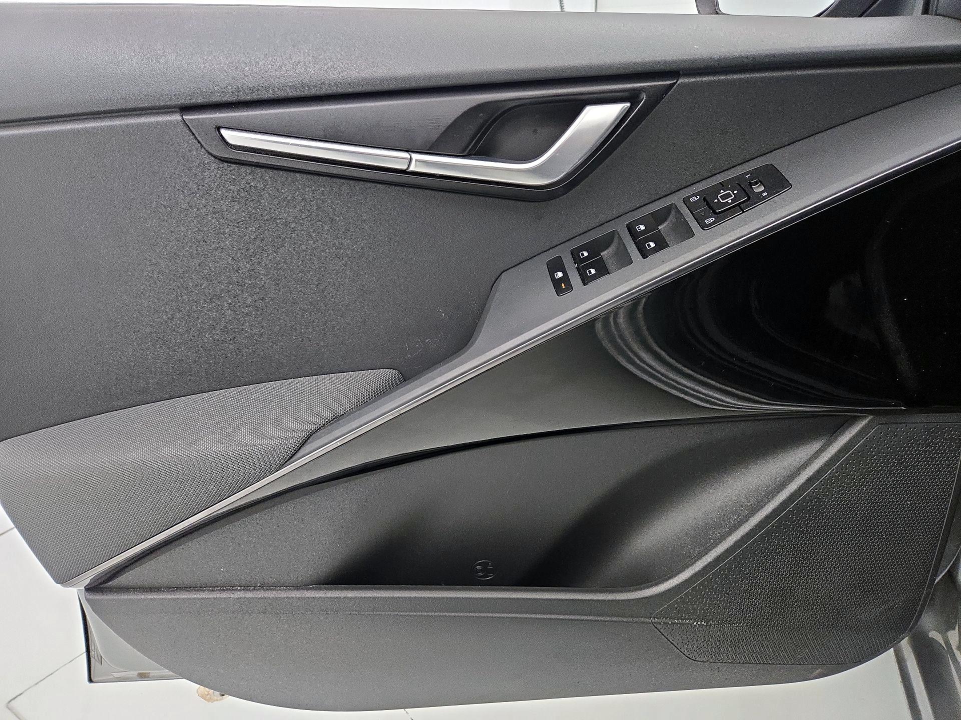 Thumbnail: 2023 Kia Niro - 12