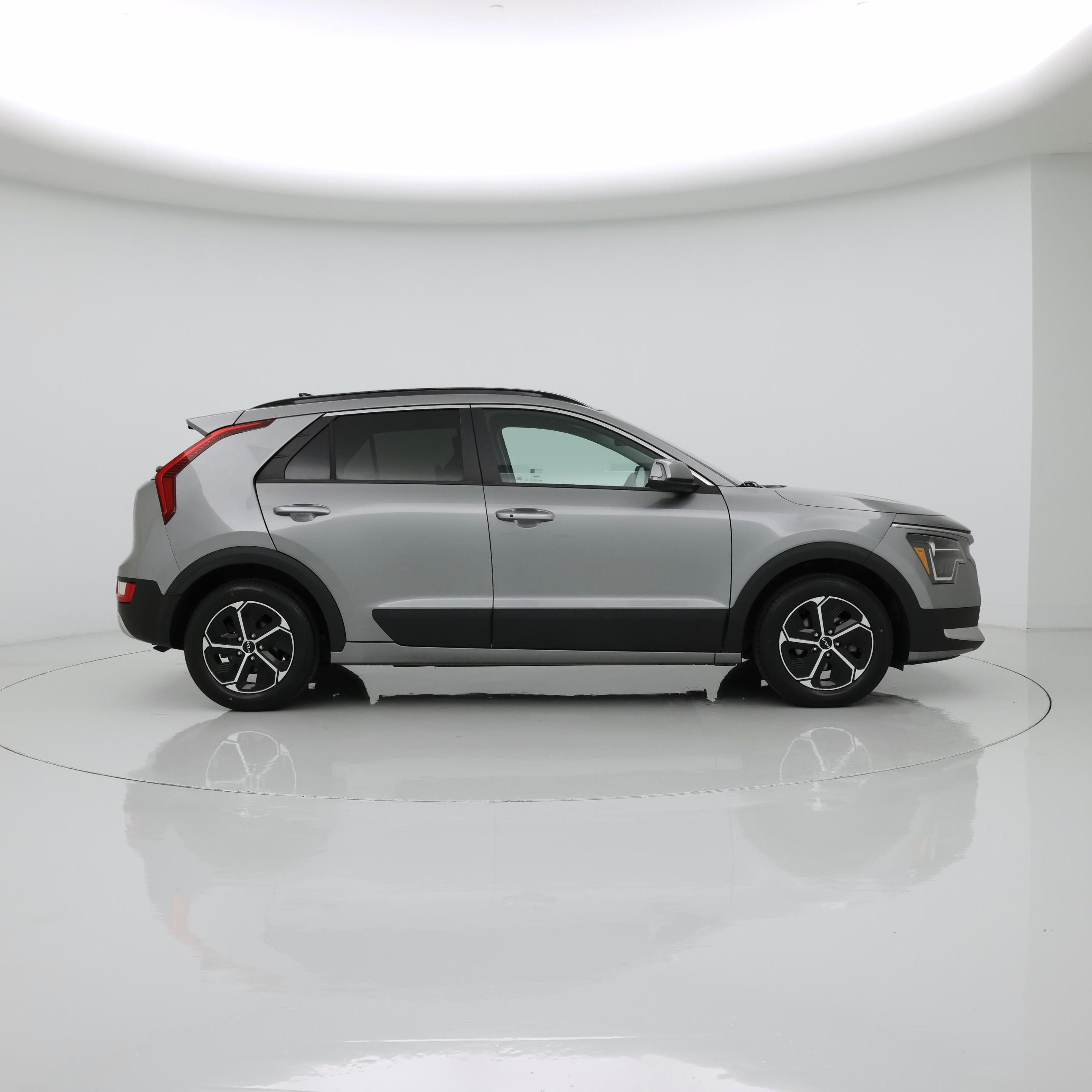 Thumbnail: 2023 Kia Niro - 7