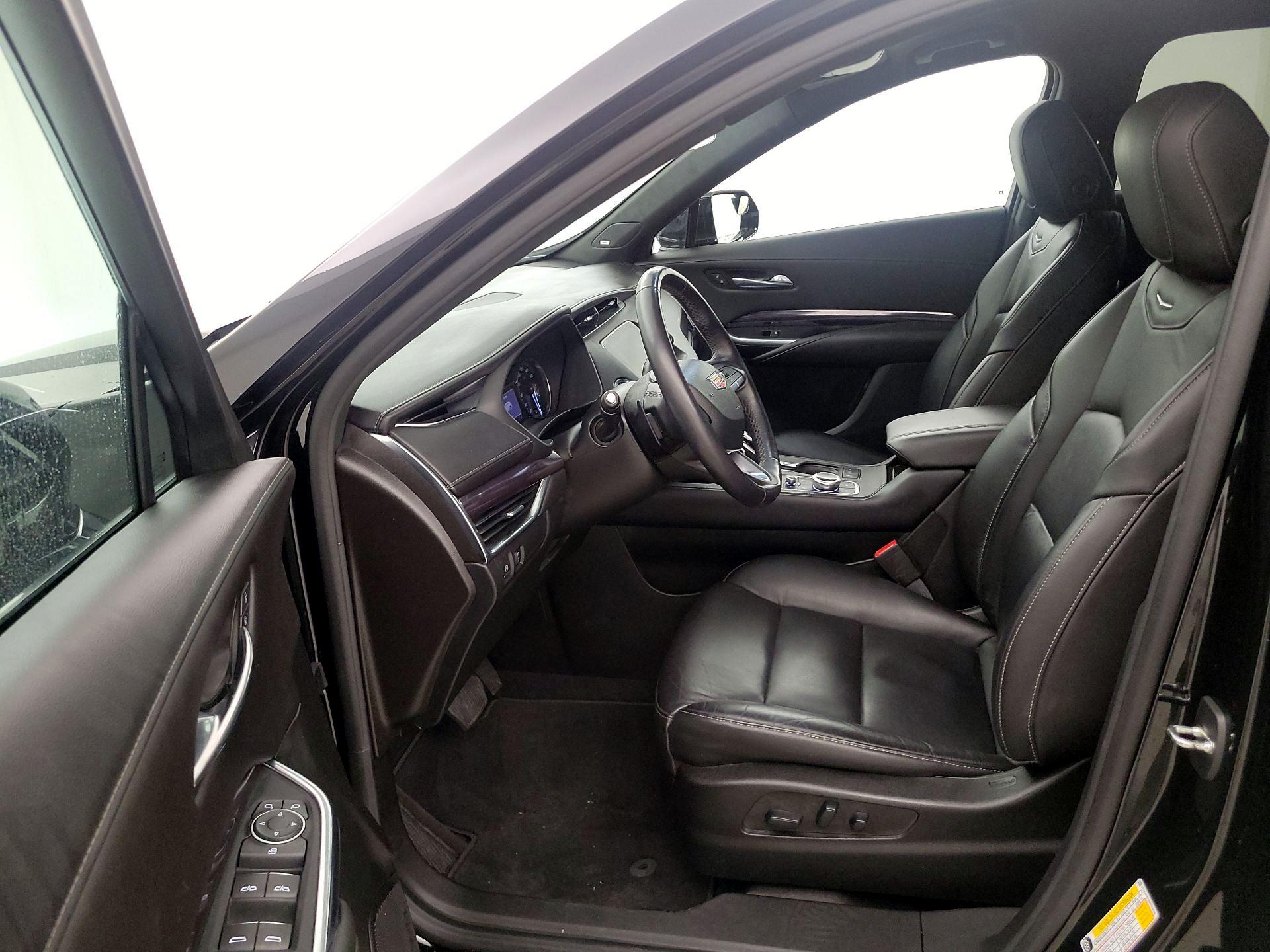 Thumbnail: 2021 Cadillac XT4 - 11