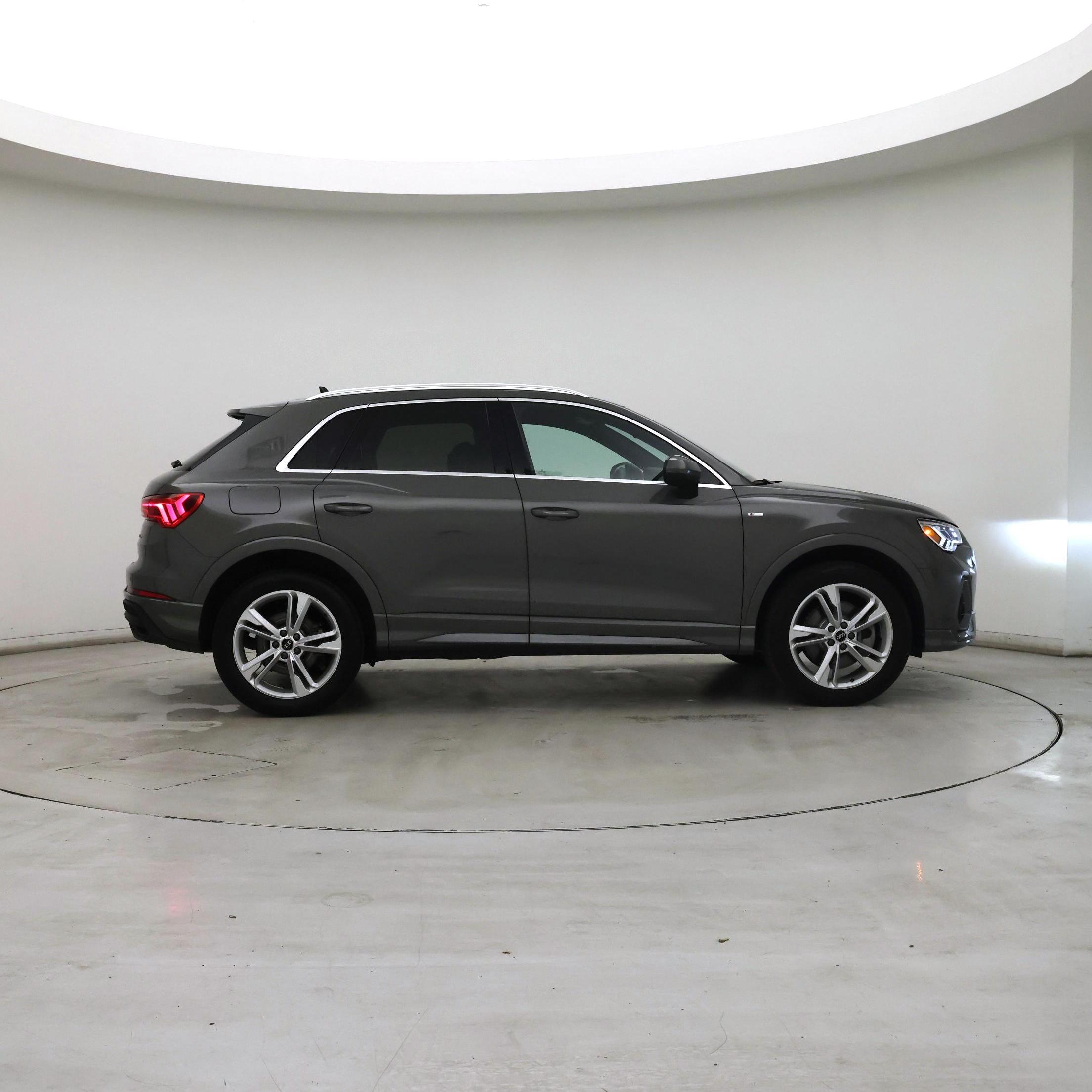 Thumbnail: 2023 Audi Q3 - 7