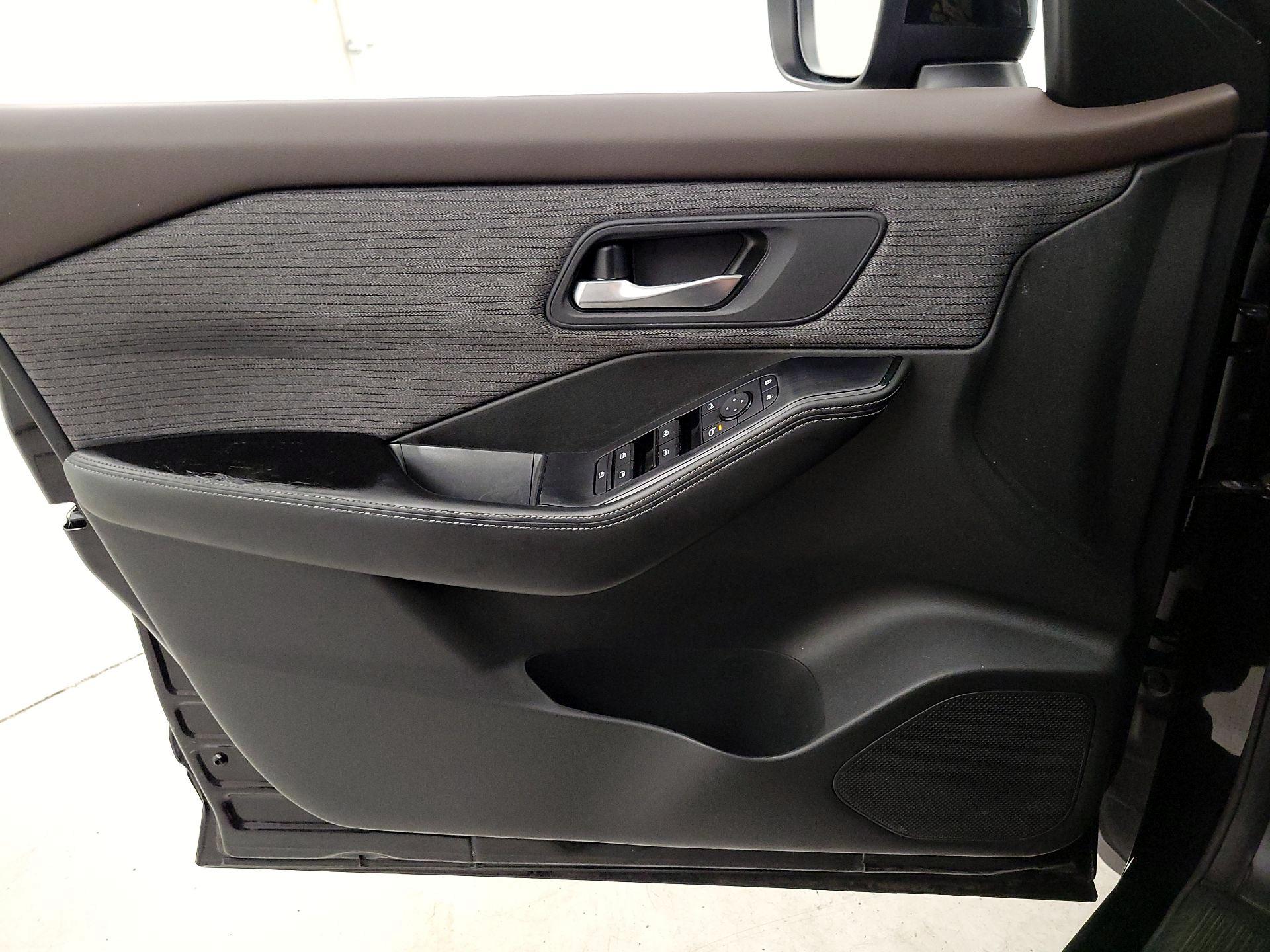 Thumbnail: 2023 Nissan Rogue - 12