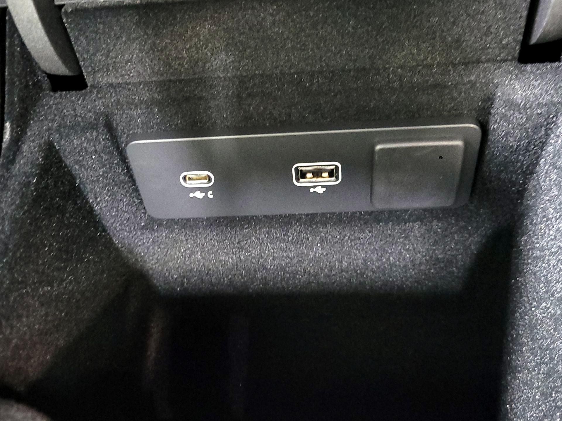 Thumbnail: 2024 Jaguar XF - 19