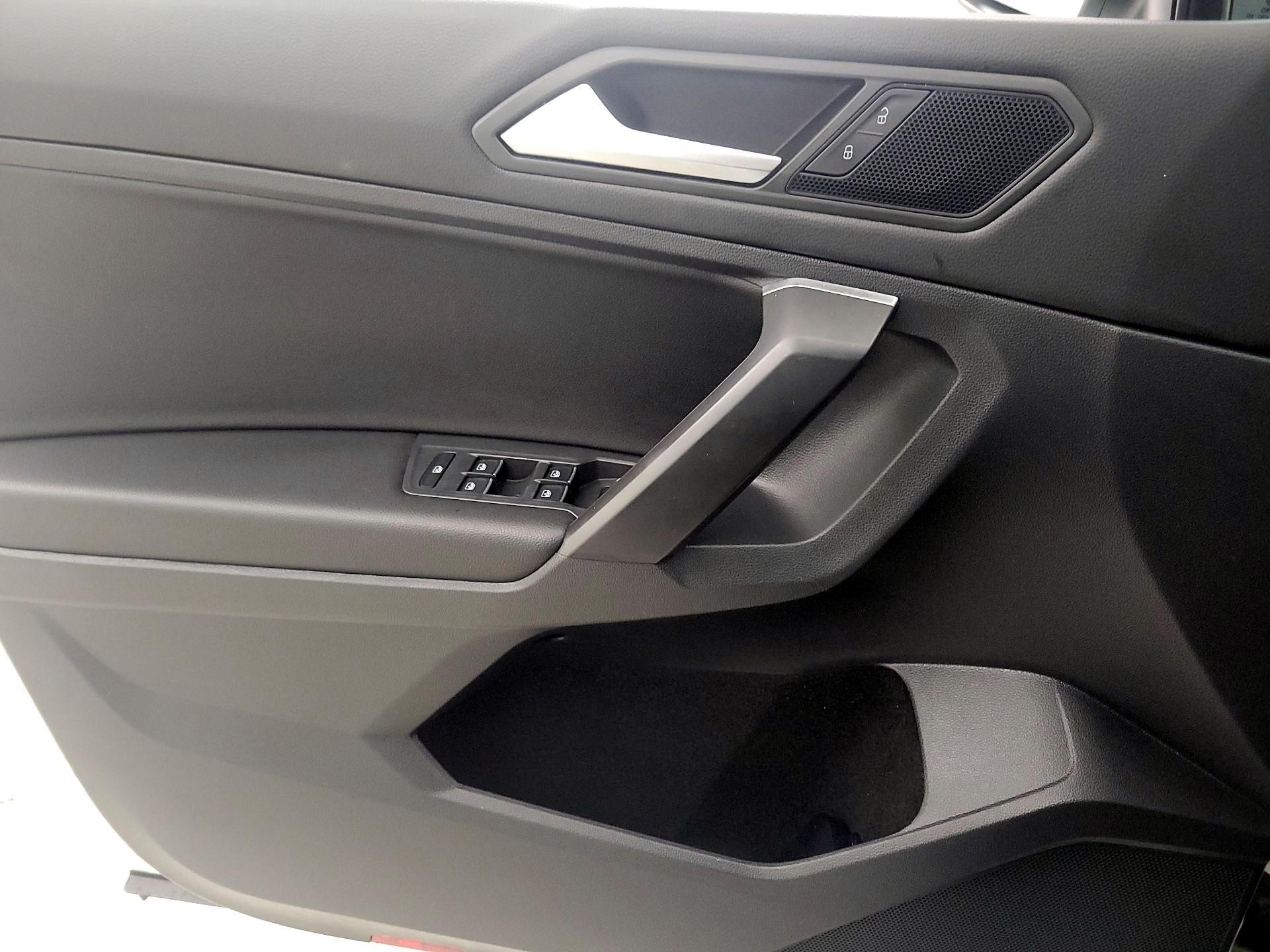 Thumbnail: 2021 Volkswagen Tiguan - 12