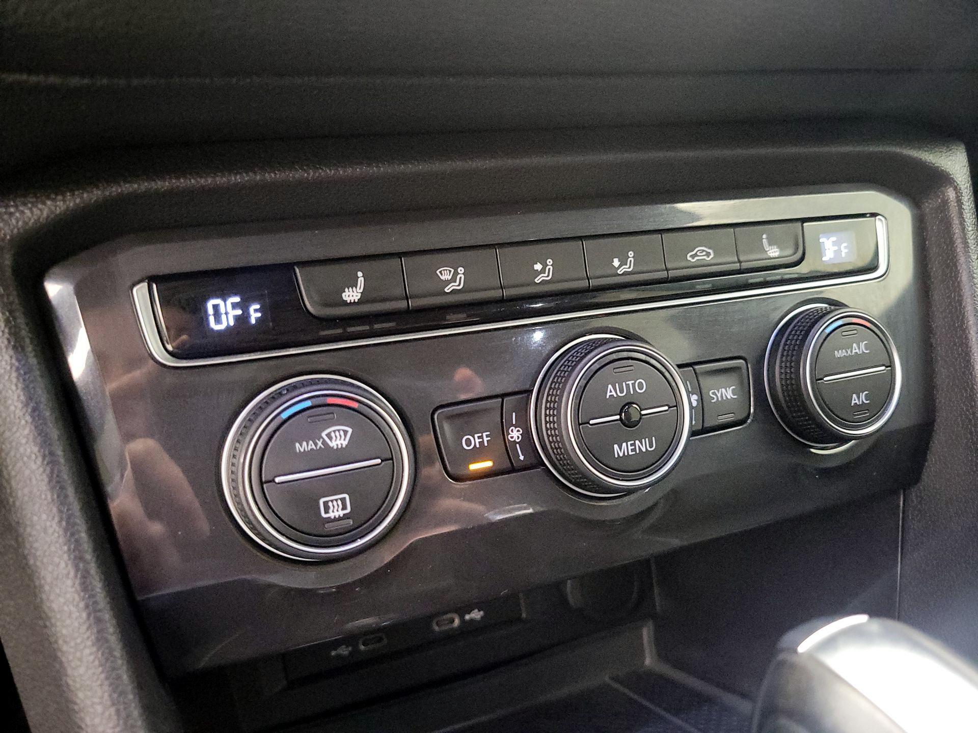 Thumbnail: 2021 Volkswagen Tiguan - 16