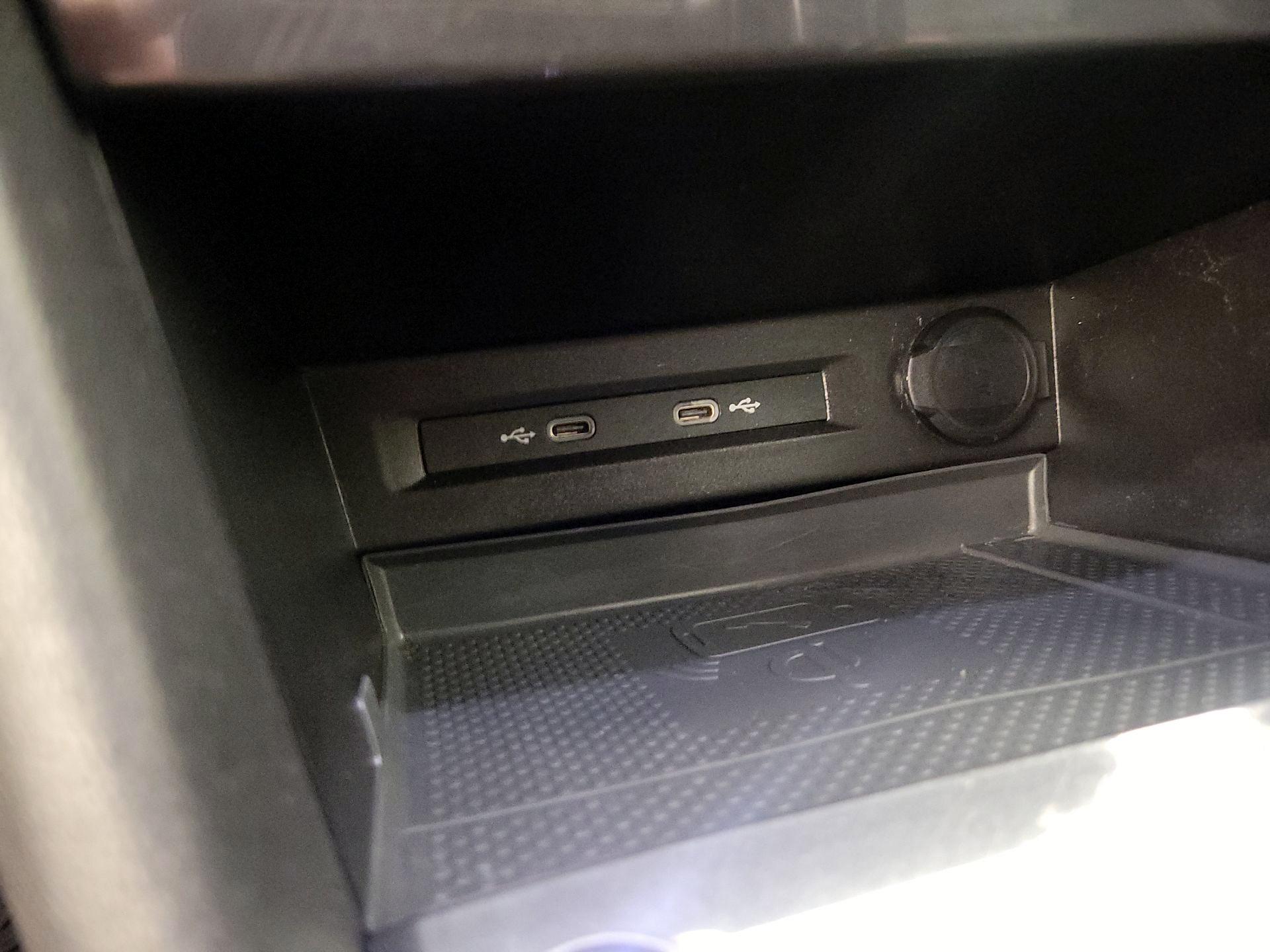 Thumbnail: 2021 Volkswagen Tiguan - 18