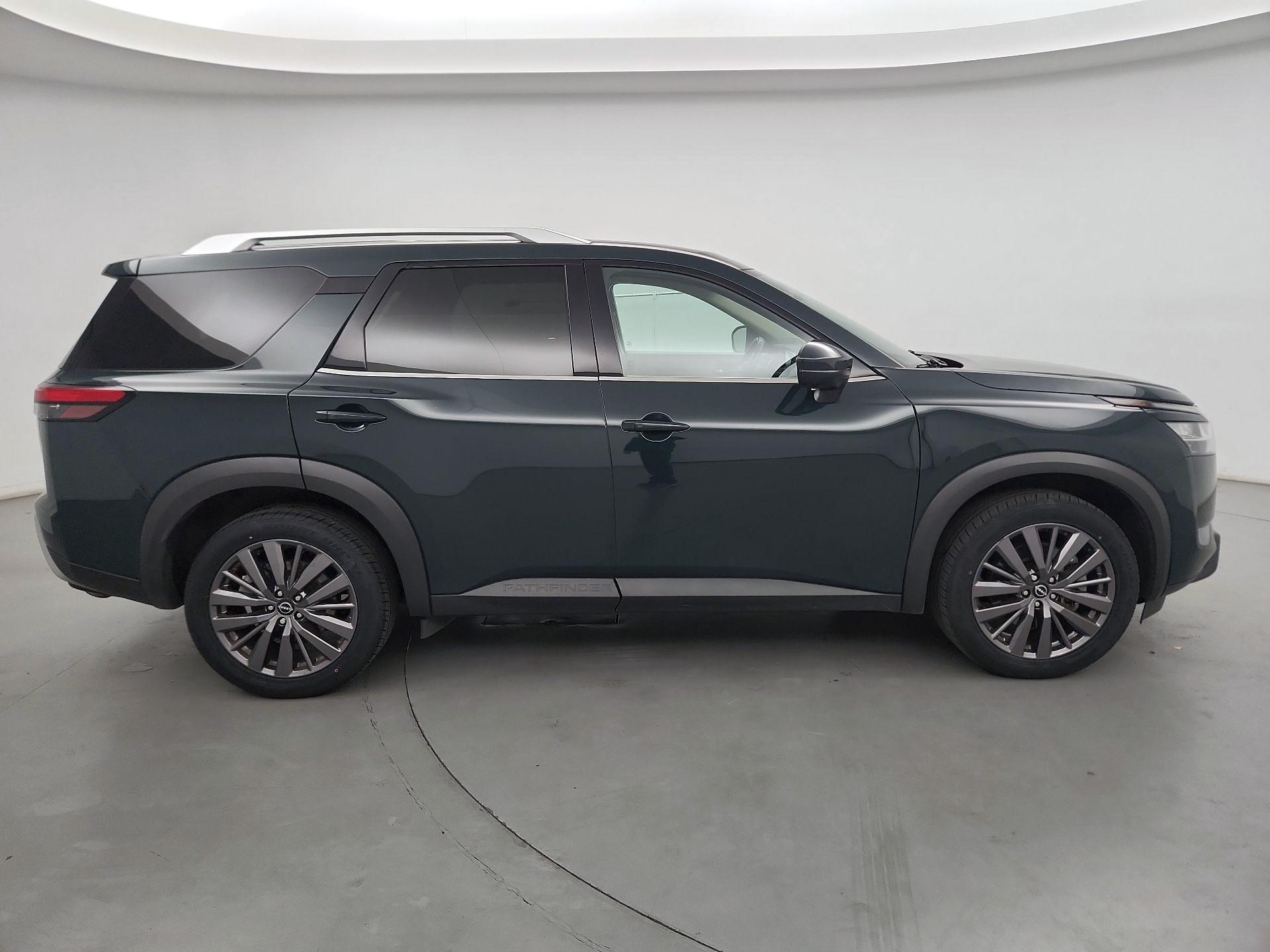 Thumbnail: 2023 Nissan Pathfinder - 4