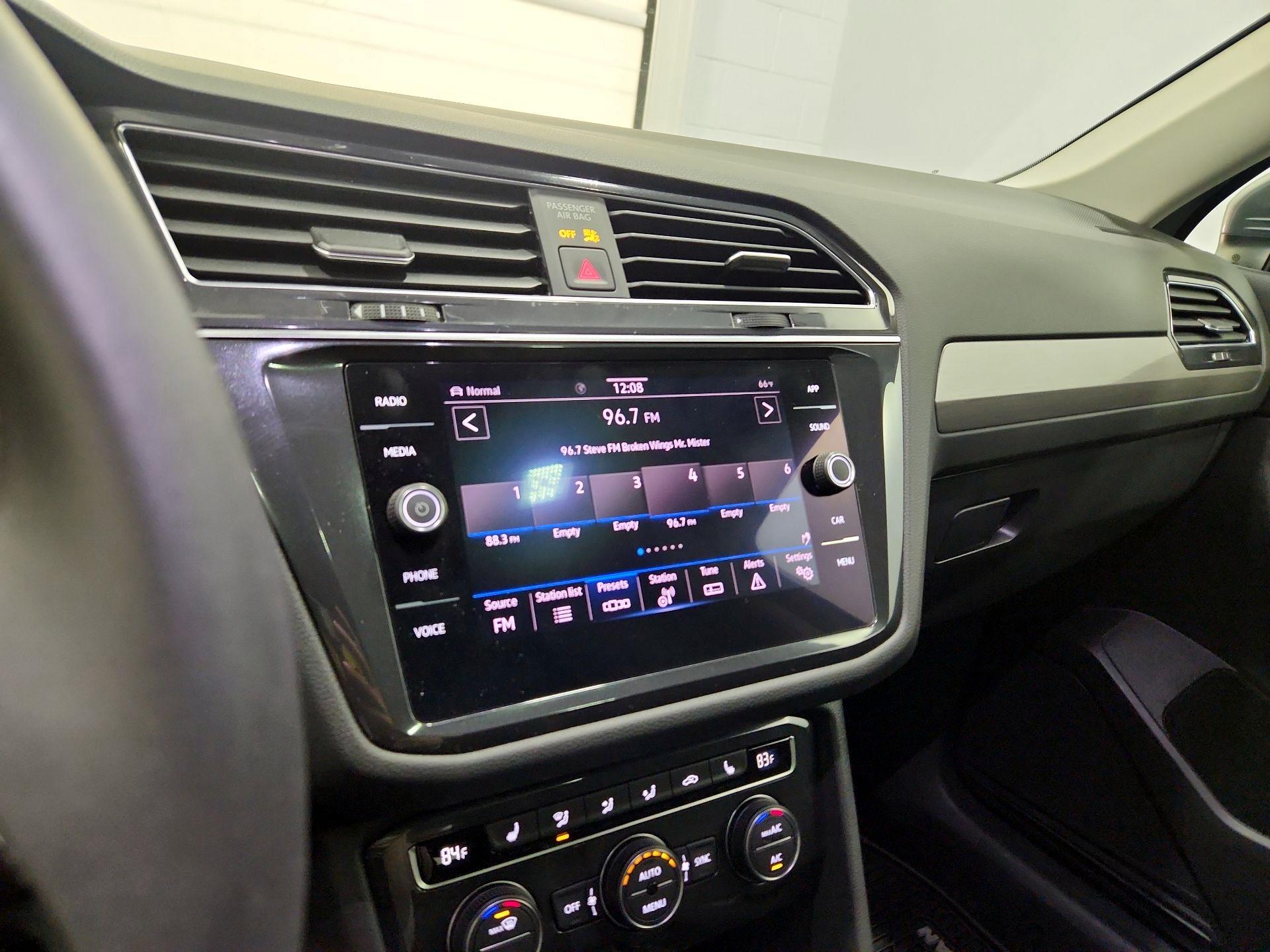 Thumbnail: 2021 Volkswagen Tiguan - 15