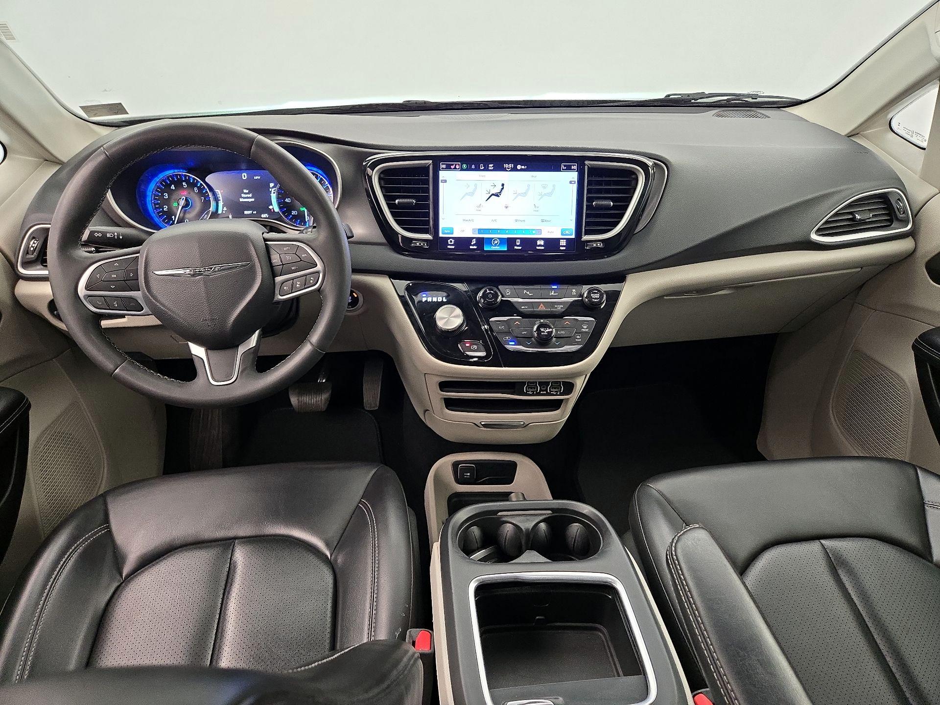 Thumbnail: 2023 Chrysler Pacifica - 9