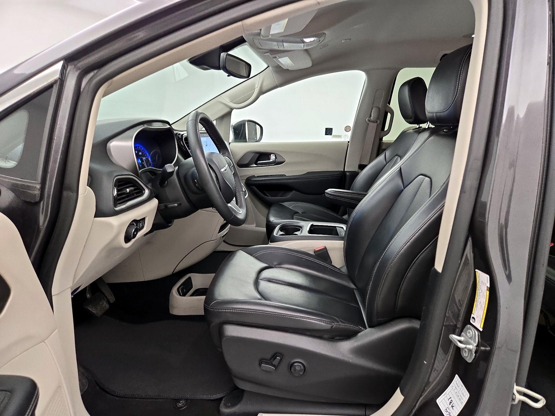 Thumbnail: 2023 Chrysler Pacifica - 11