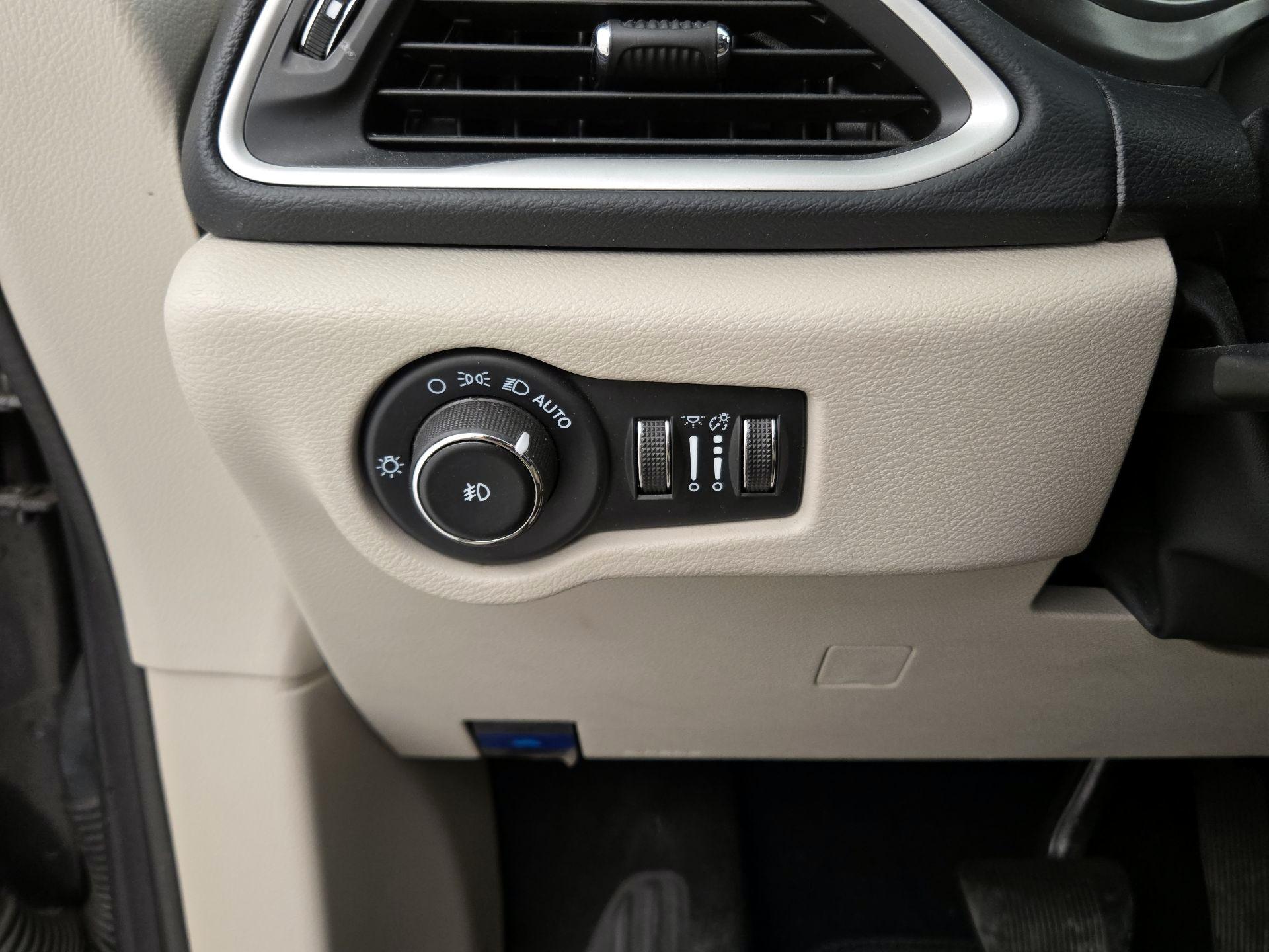 Thumbnail: 2023 Chrysler Pacifica - 13