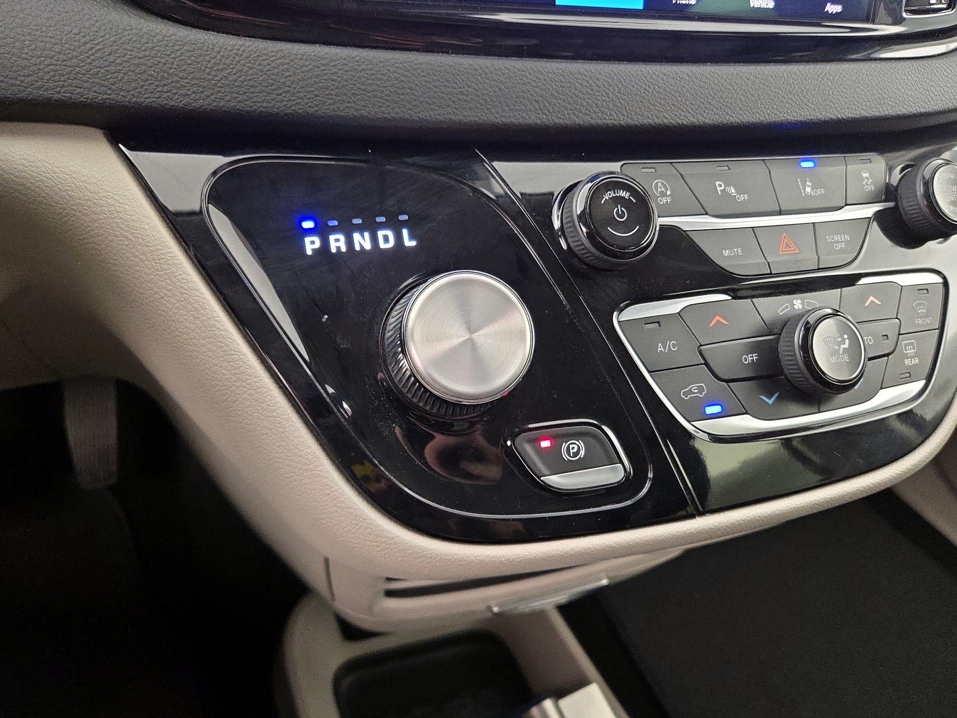 Thumbnail: 2023 Chrysler Pacifica - 17