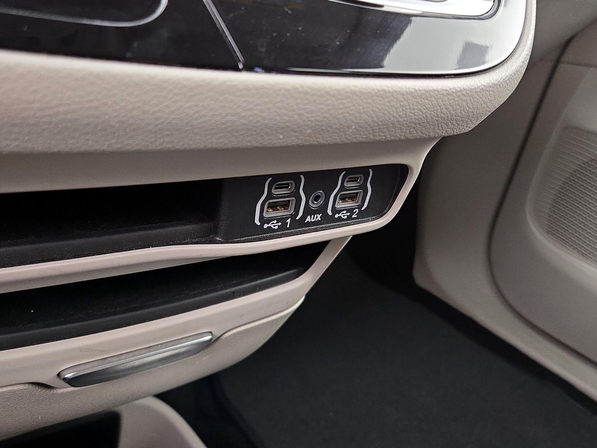 Thumbnail: 2023 Chrysler Pacifica - 18