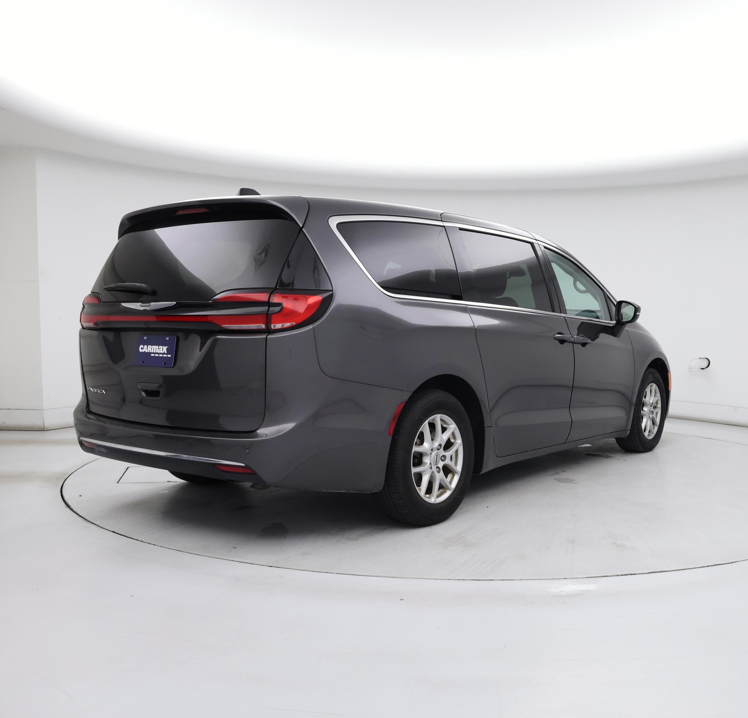 Thumbnail: 2023 Chrysler Pacifica - 8