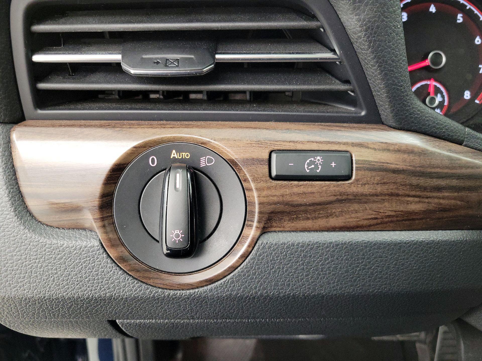 Thumbnail: 2020 Volkswagen Passat - 13