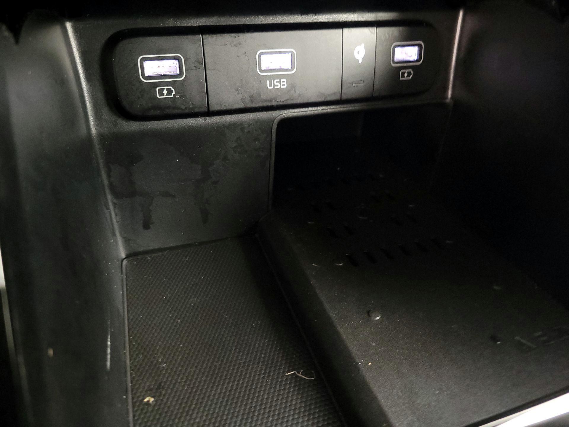 Thumbnail: 2022 Kia Sorento - 19