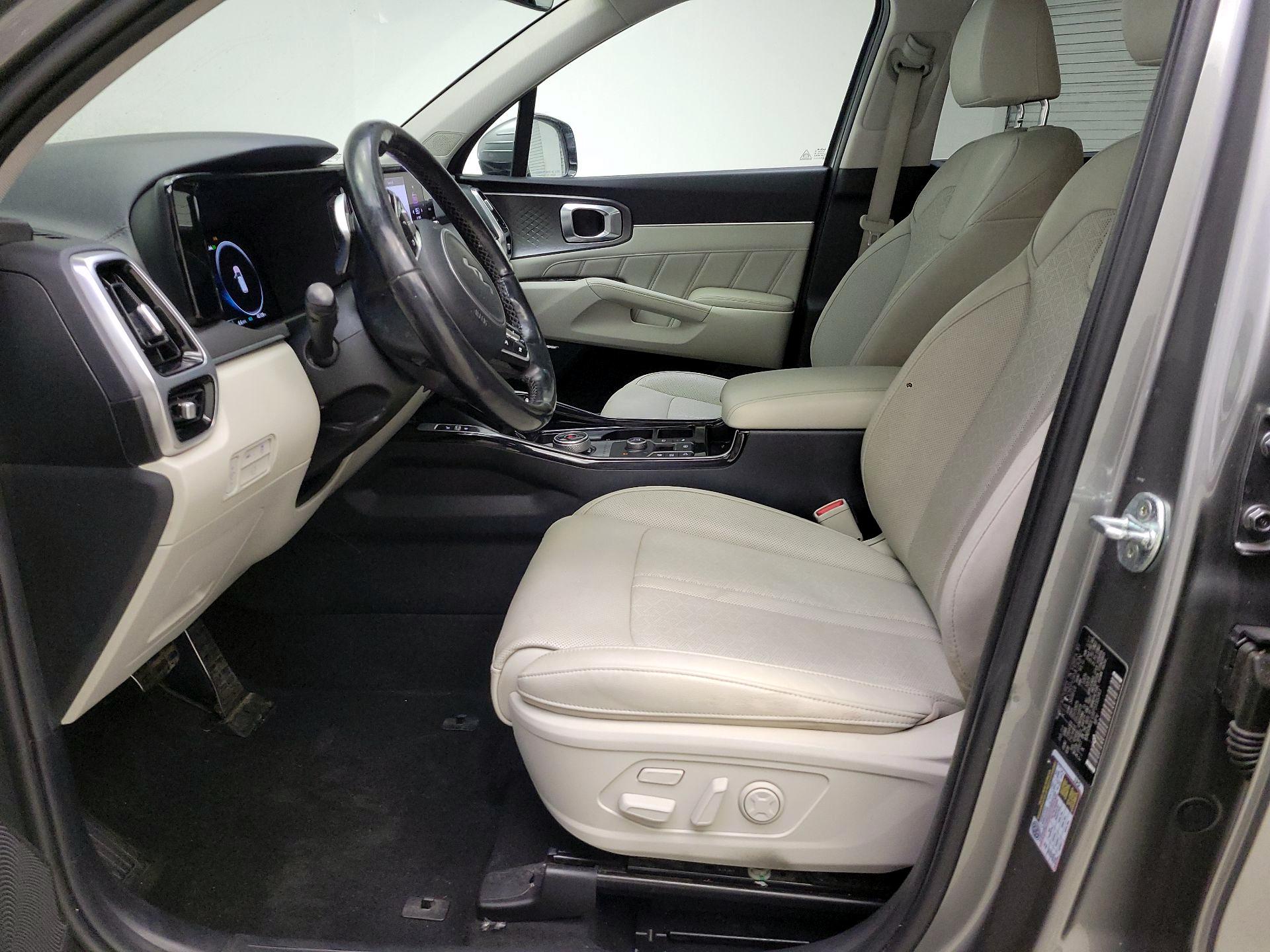 Thumbnail: 2023 Kia Sorento - 11