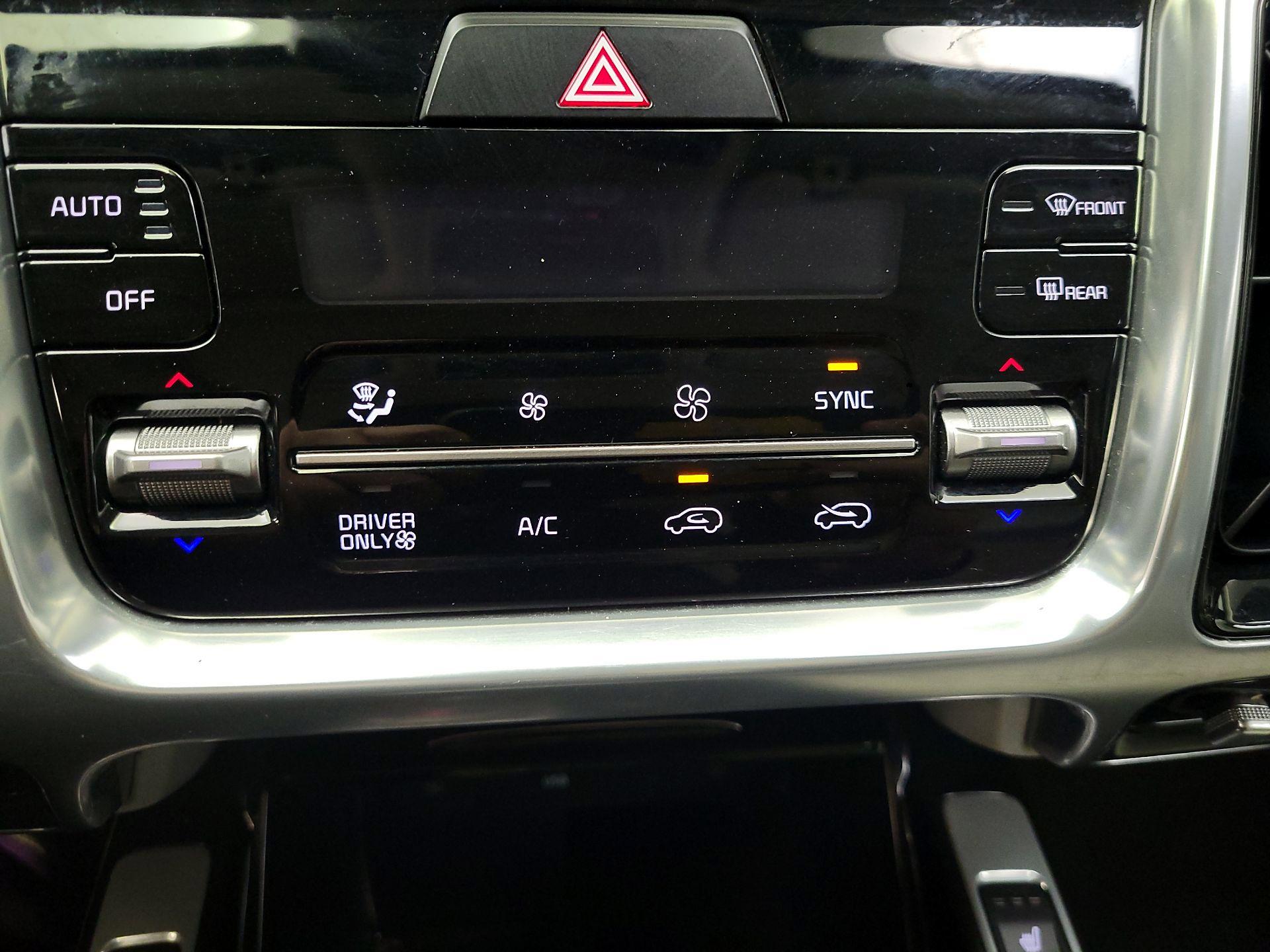 Thumbnail: 2023 Kia Sorento - 17