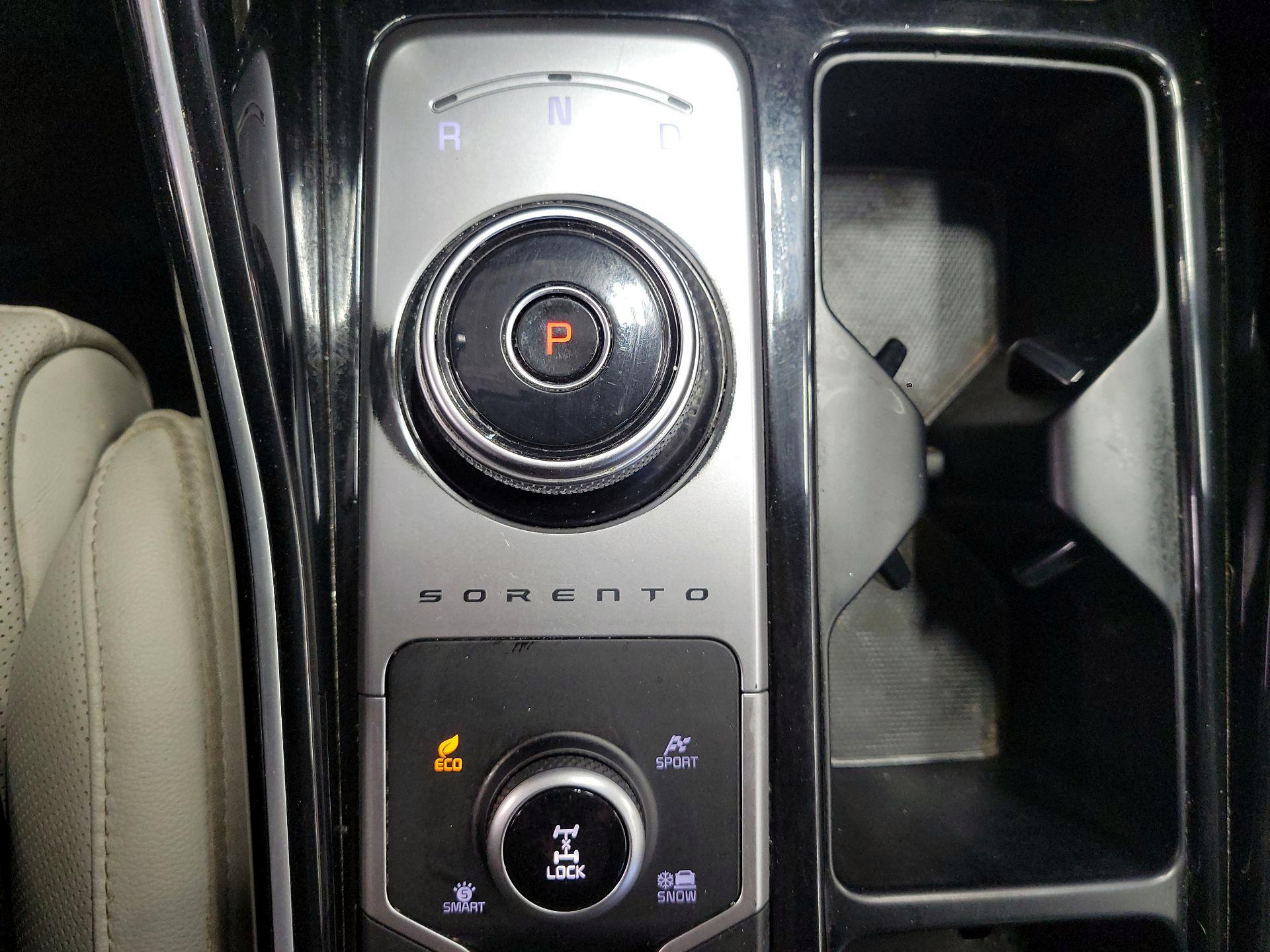 Thumbnail: 2023 Kia Sorento - 18