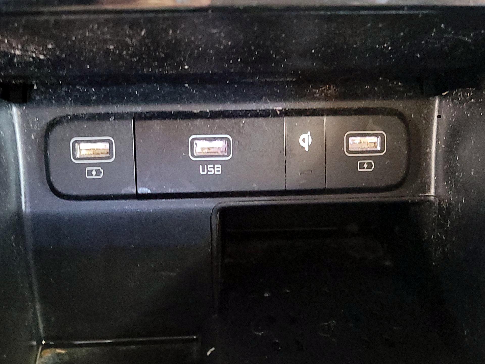 Thumbnail: 2023 Kia Sorento - 19