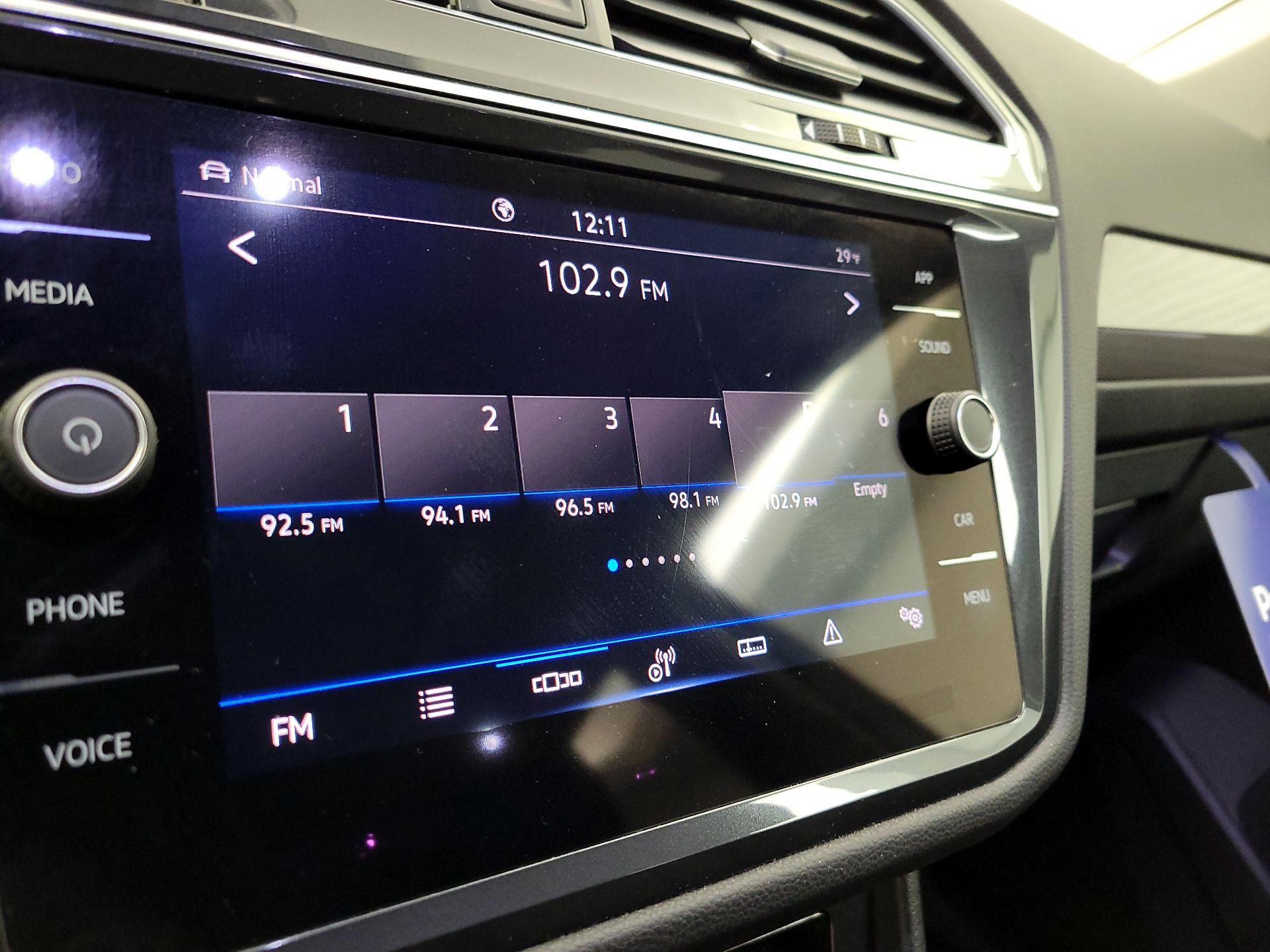 Thumbnail: 2023 Volkswagen Tiguan - 15