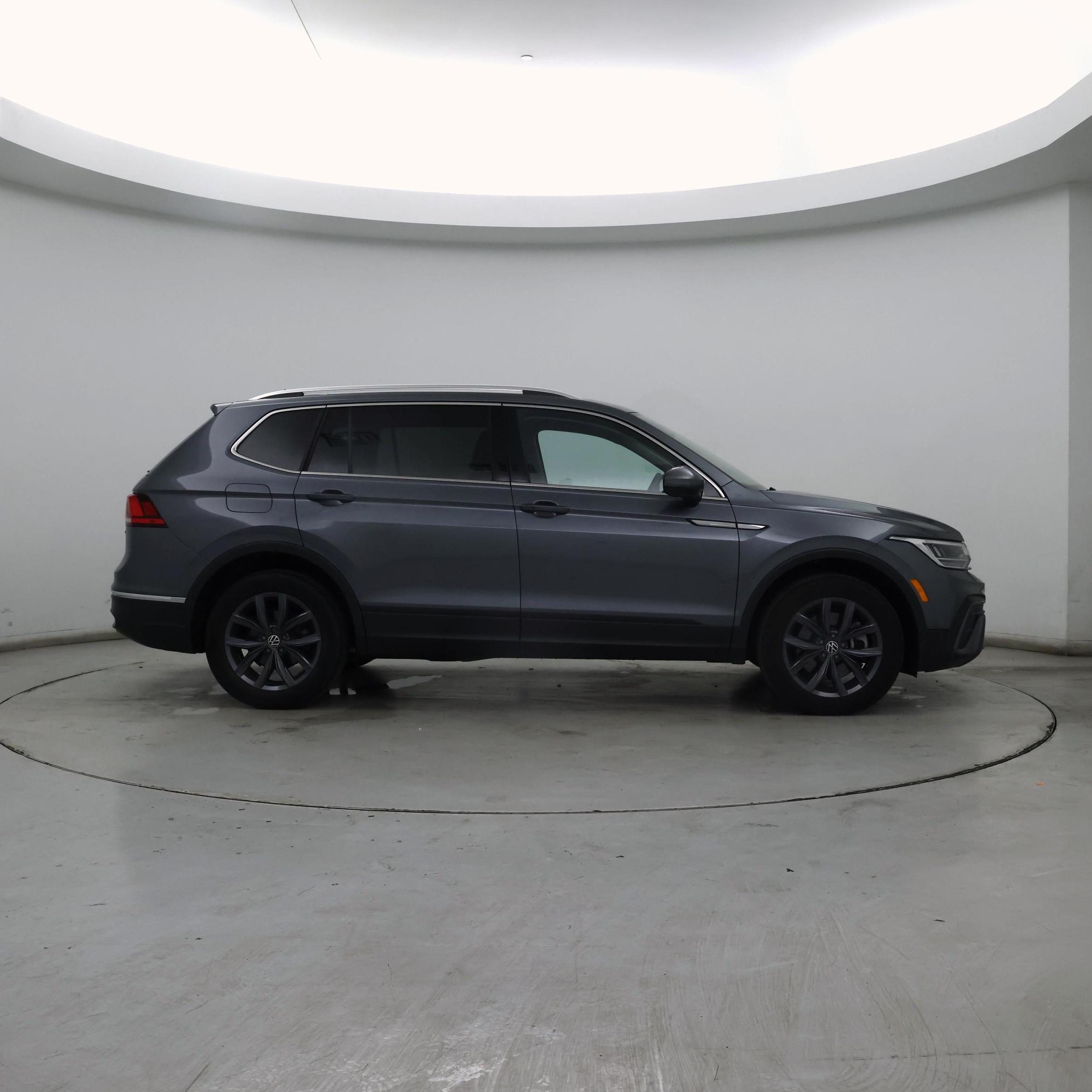 Thumbnail: 2023 Volkswagen Tiguan - 7