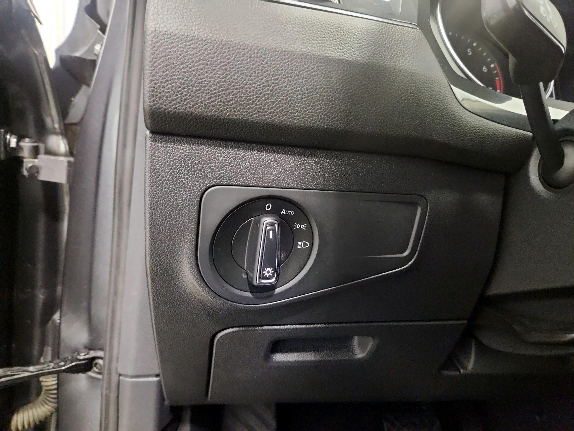 Thumbnail: 2021 Volkswagen Tiguan - 13