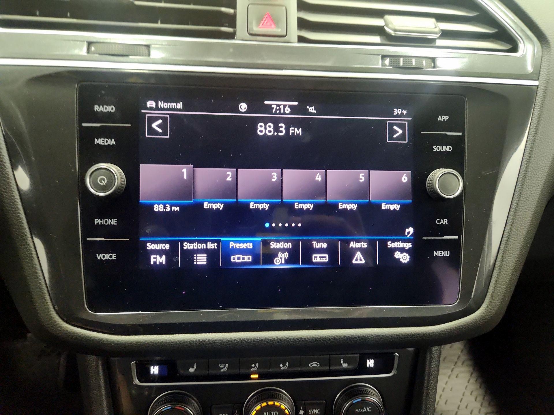 Thumbnail: 2021 Volkswagen Tiguan - 15