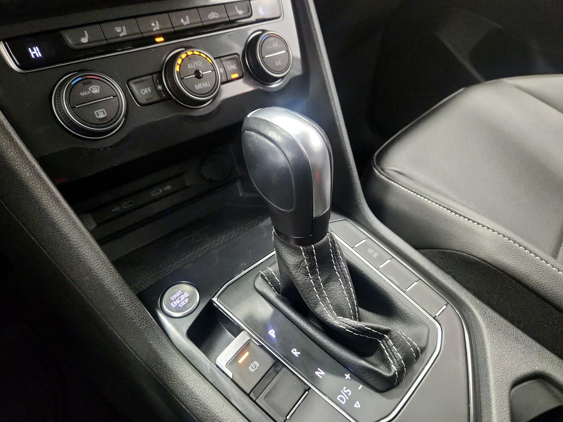 Thumbnail: 2021 Volkswagen Tiguan - 17