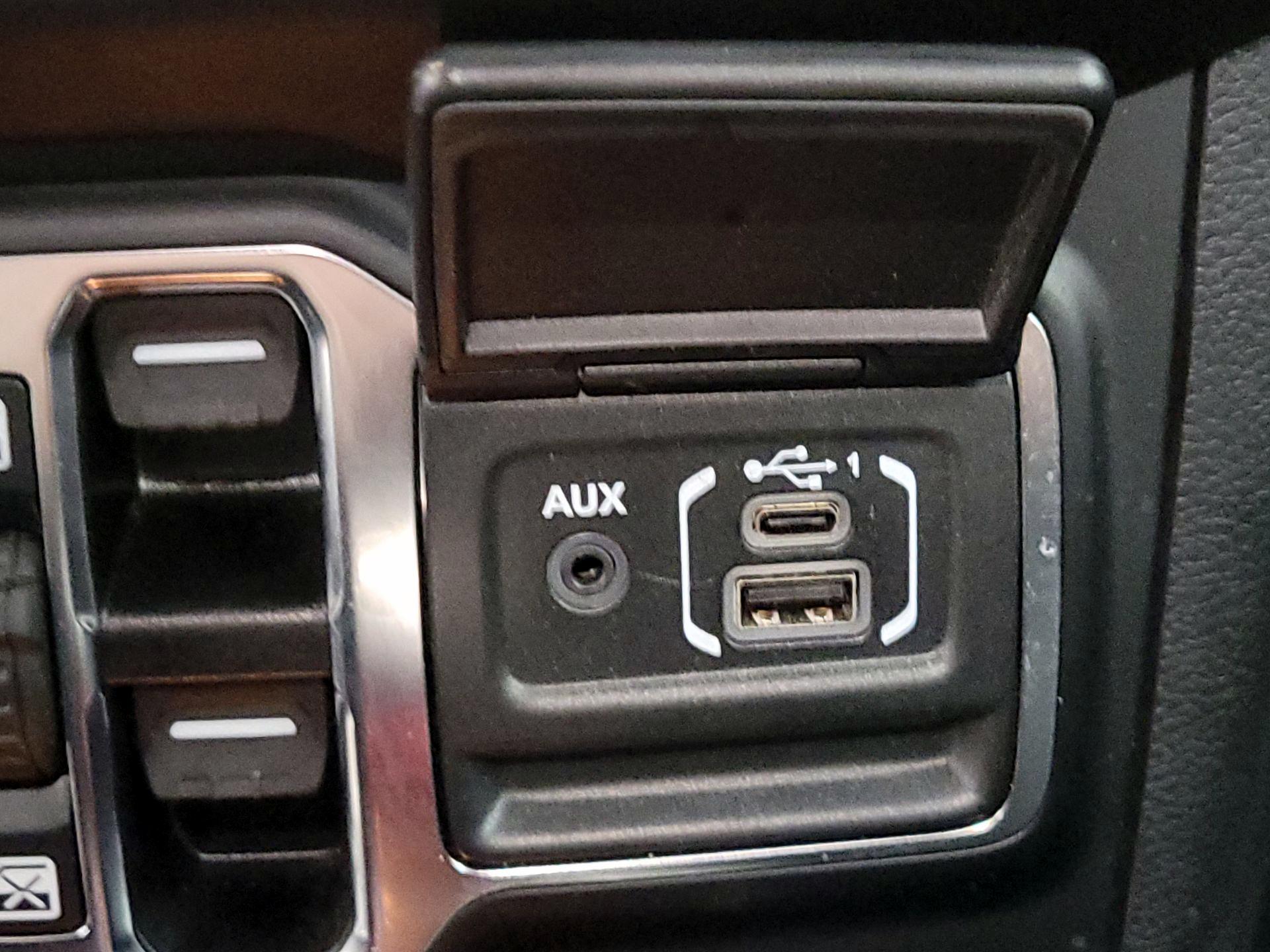 Thumbnail: 2022 Jeep Wrangler - 19