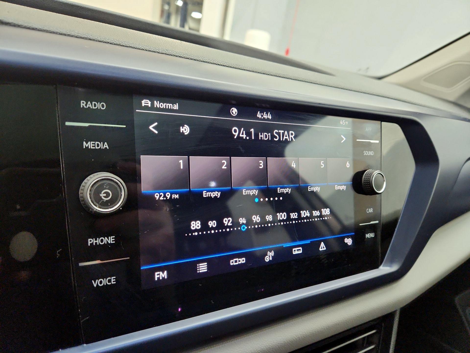 Thumbnail: 2023 Volkswagen Taos - 15