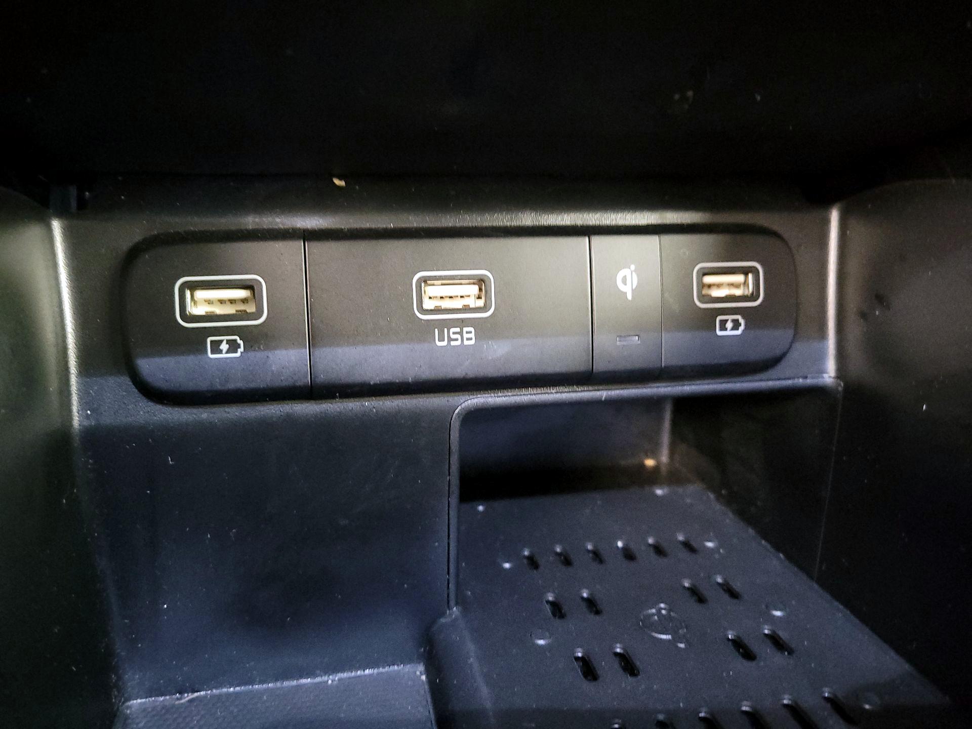 Thumbnail: 2022 Kia Sorento - 19